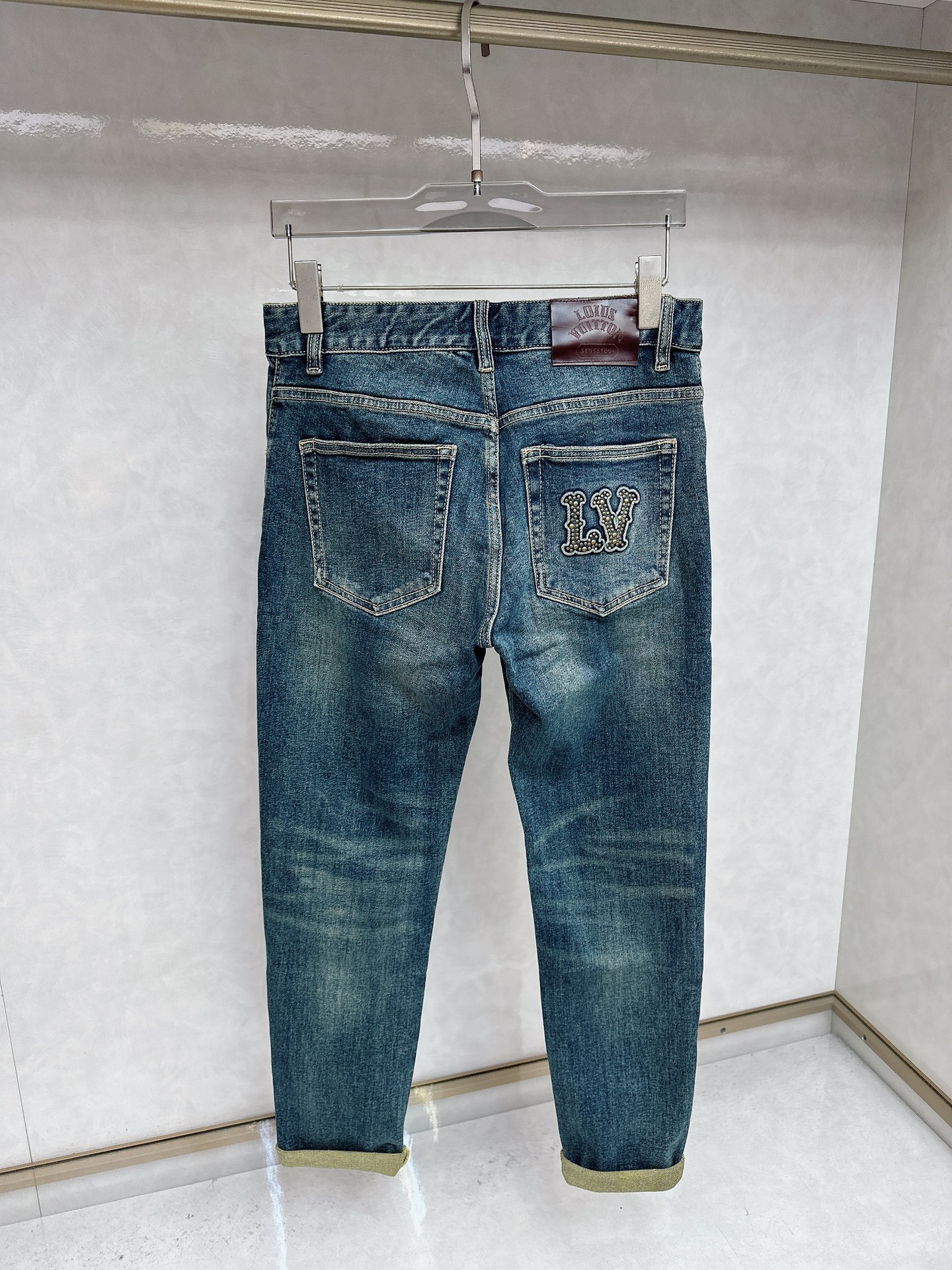 LV 2025秋冬🔥🔥新款现货上市，原单爆款牛仔裤👖超级定制款，原版五金，超级重工工艺，版型超赞👍细节做