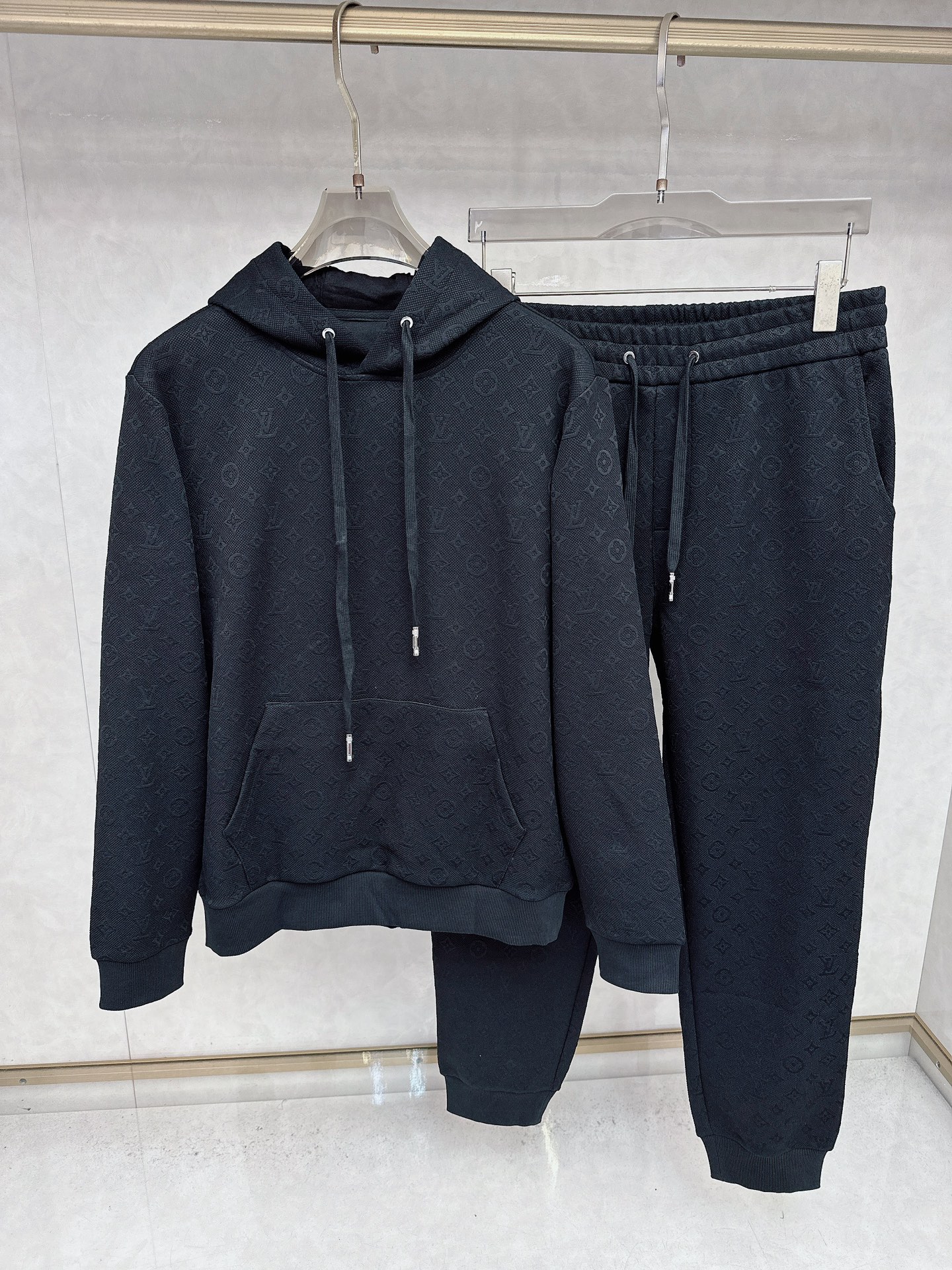 LV 2025秋冬新款卫衣套装，丝光棉卫衣面料，男女同款。上身效果超赞，码数48-56