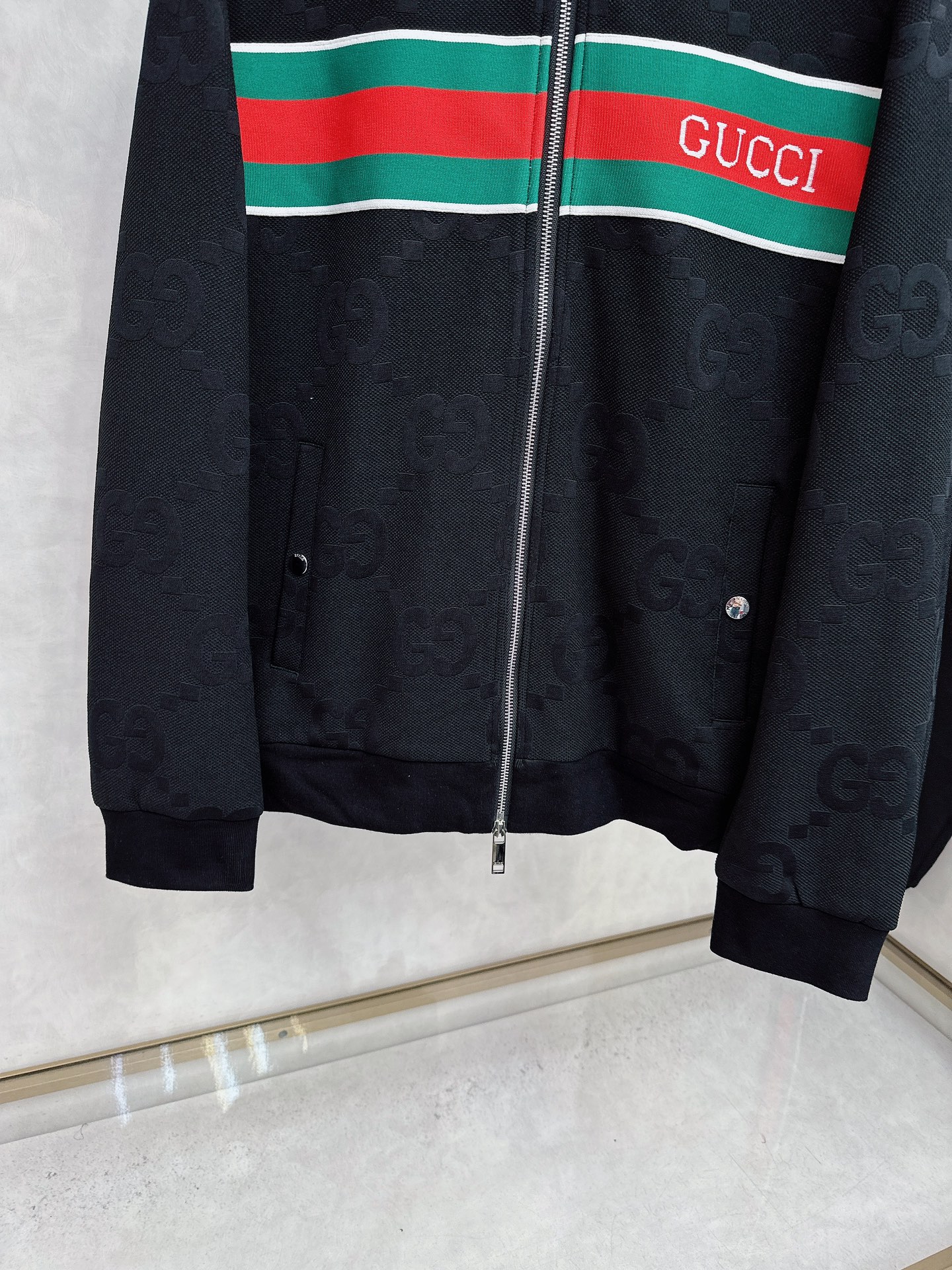 古奇 2025秋冬新款时尚休闲套装 品牌经典LOGO ，舒适度极好，手触感强烈。辨识度极高 定制进口面料