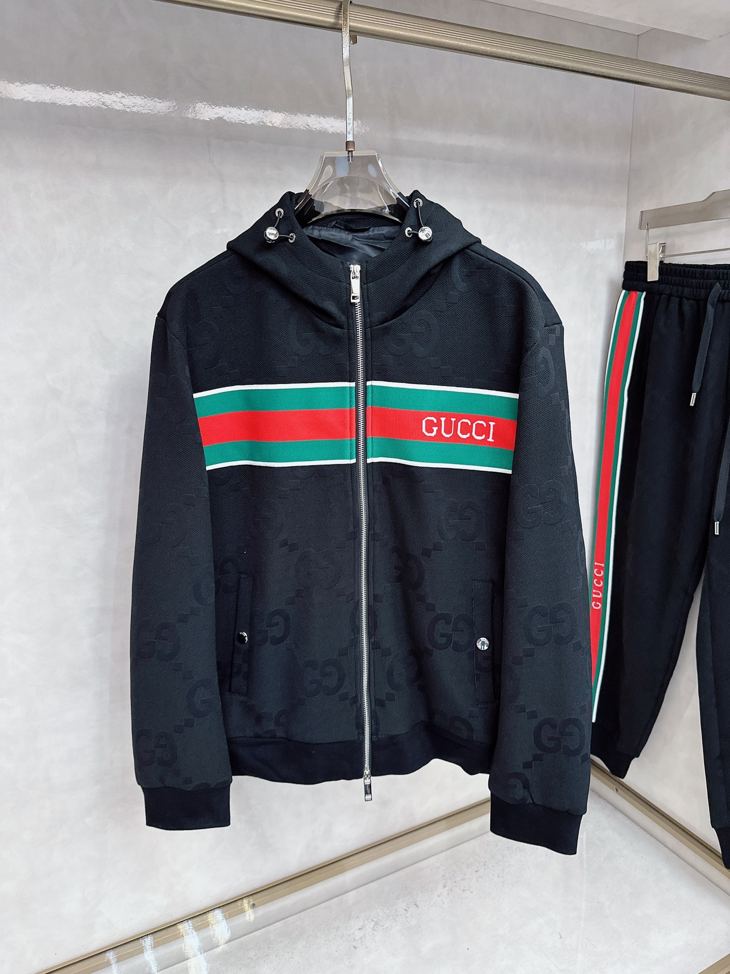 古奇 2025秋冬新款时尚休闲套装 品牌经典LOGO ，舒适度极好，手触感强烈。辨识度极高 定制进口面料