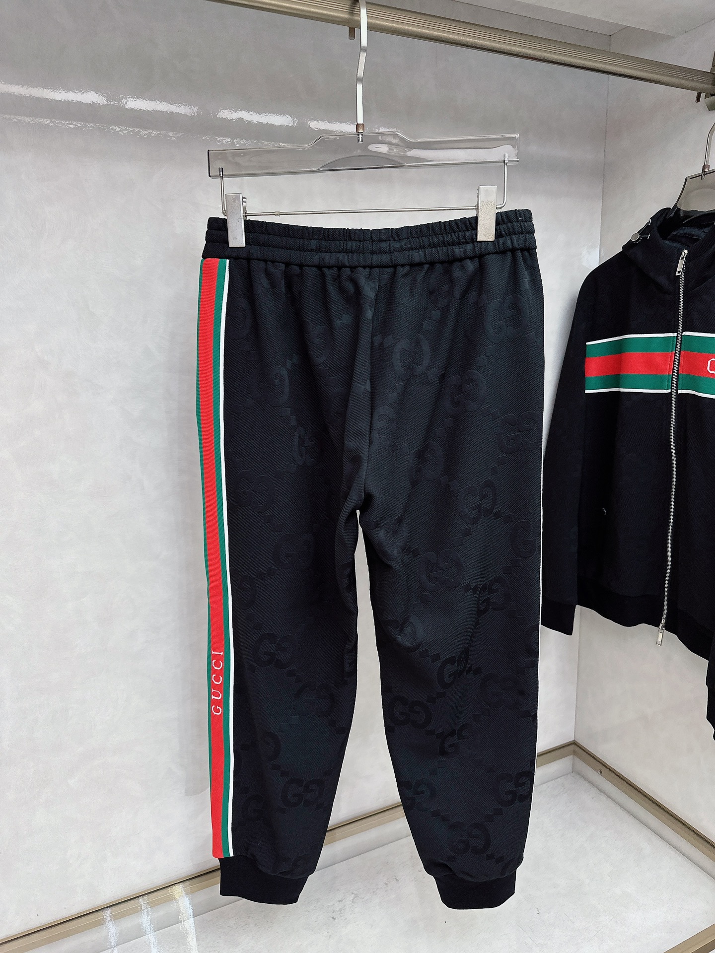 古奇 2025秋冬新款时尚休闲套装 品牌经典LOGO ，舒适度极好，手触感强烈。辨识度极高 定制进口面料