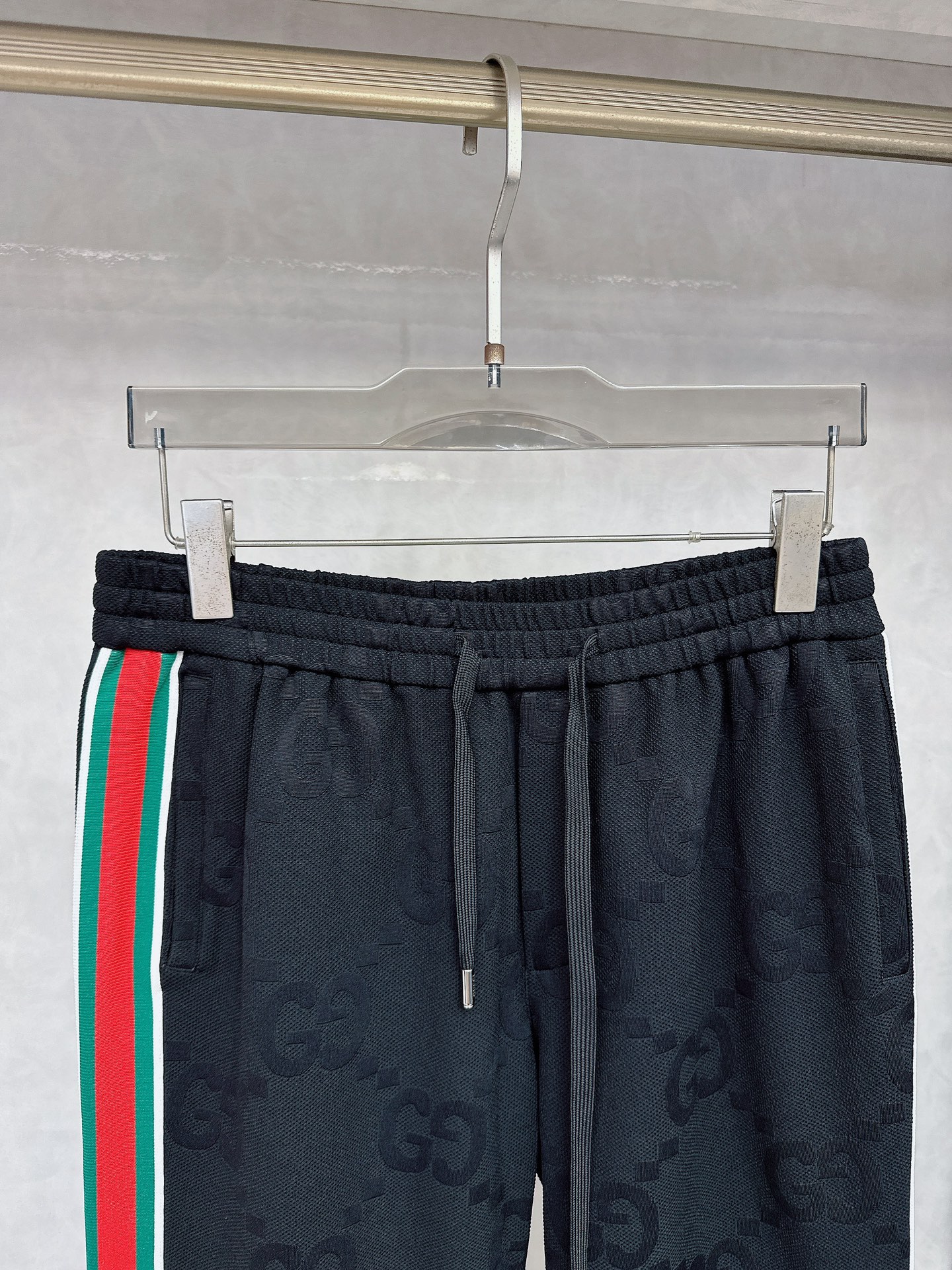 古奇 2025秋冬新款时尚休闲套装 品牌经典LOGO ，舒适度极好，手触感强烈。辨识度极高 定制进口面料