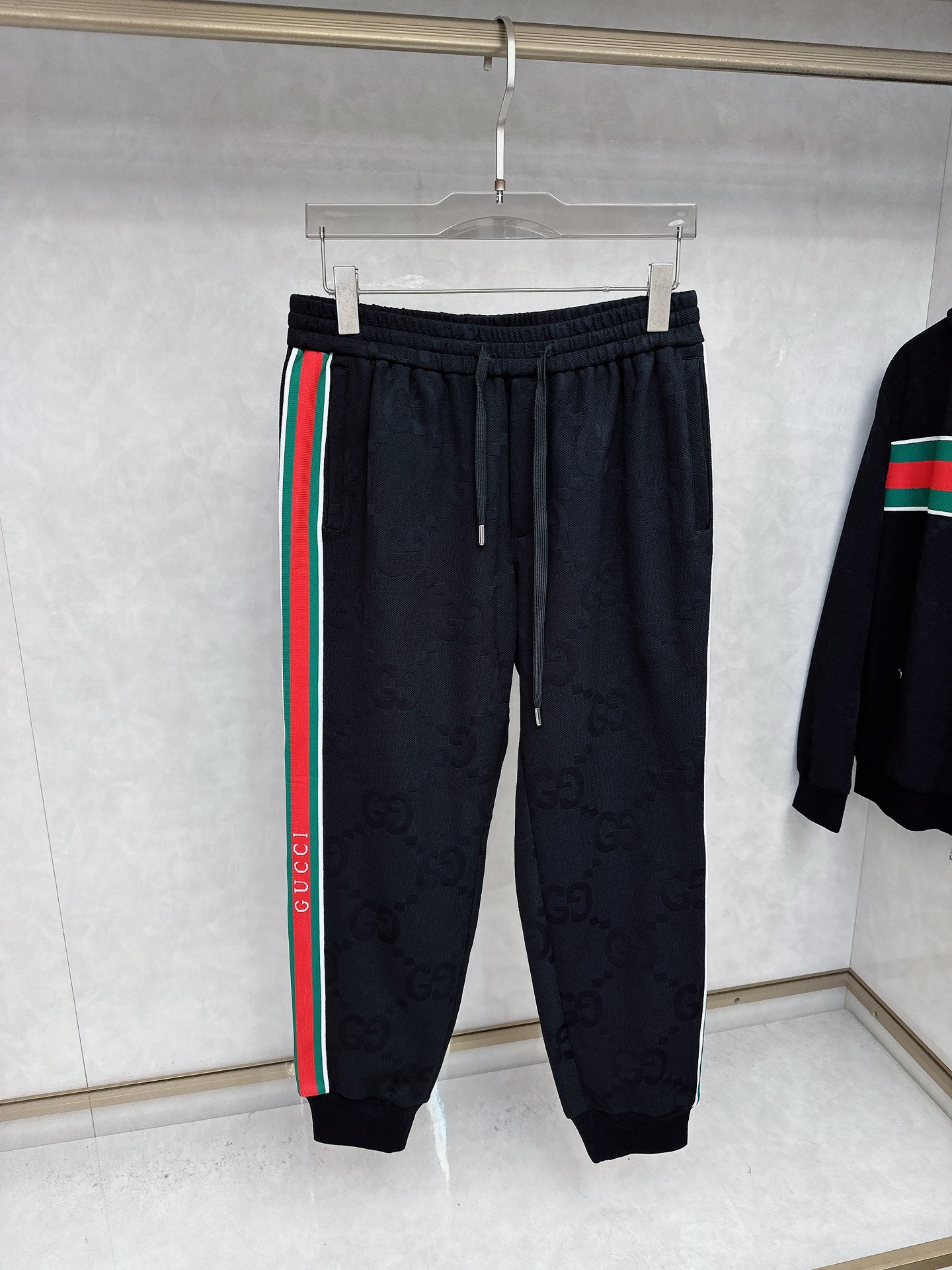 古奇 2025秋冬新款时尚休闲套装 品牌经典LOGO ，舒适度极好，手触感强烈。辨识度极高 定制进口面料