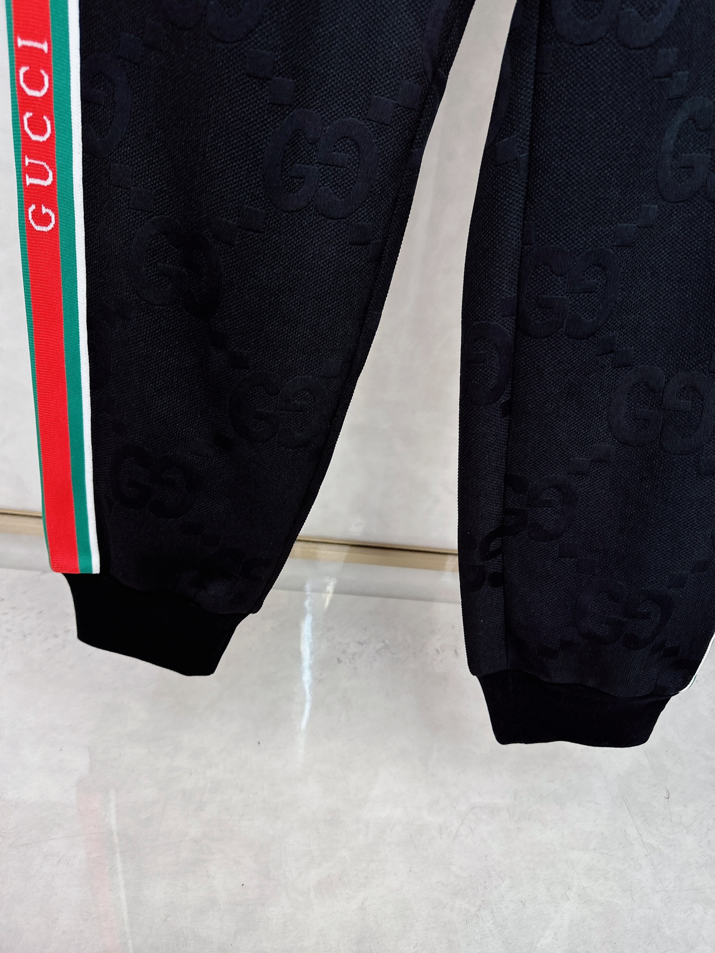 古奇 2025秋冬新款时尚休闲套装 品牌经典LOGO ，舒适度极好，手触感强烈。辨识度极高 定制进口面料