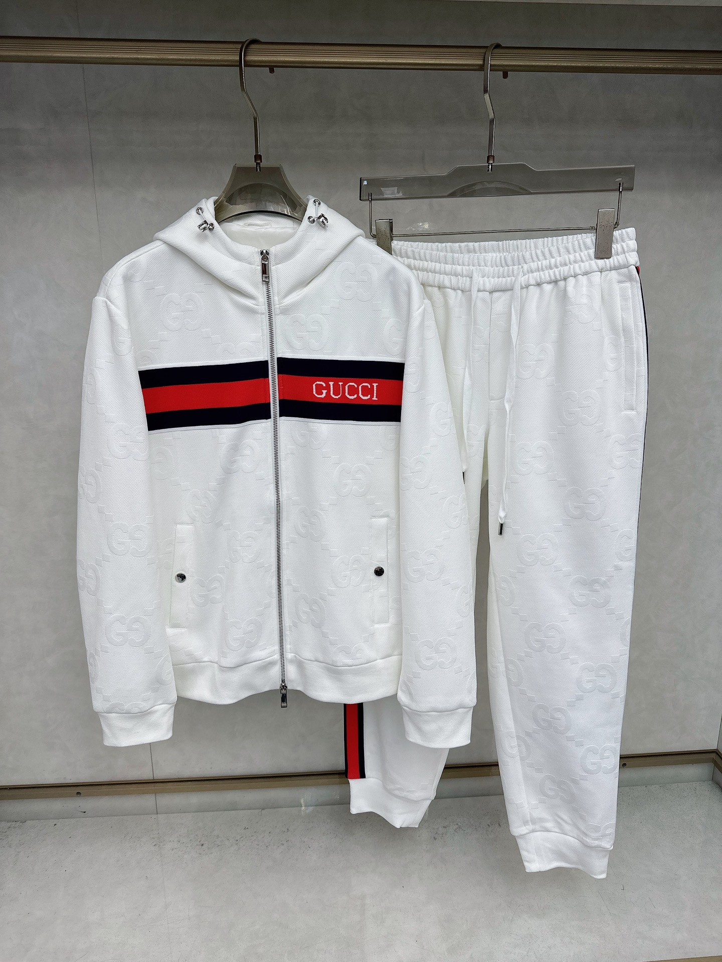 古奇 2025秋冬新款时尚休闲套装 品牌经典LOGO ，舒适度极好，手触感强烈。辨识度极高 定制进口面料