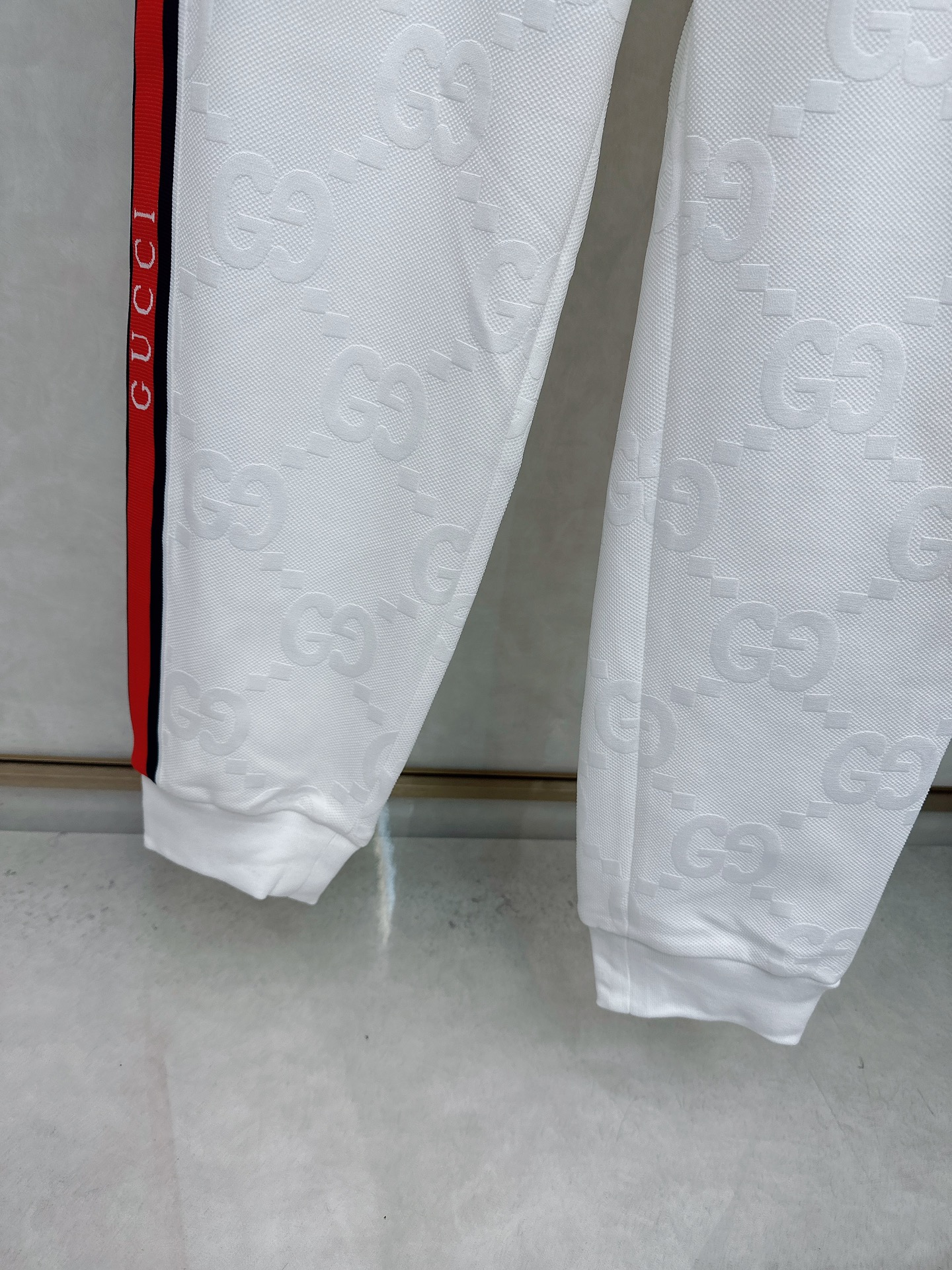 古奇 2025秋冬新款时尚休闲套装 品牌经典LOGO ，舒适度极好，手触感强烈。辨识度极高 定制进口面料