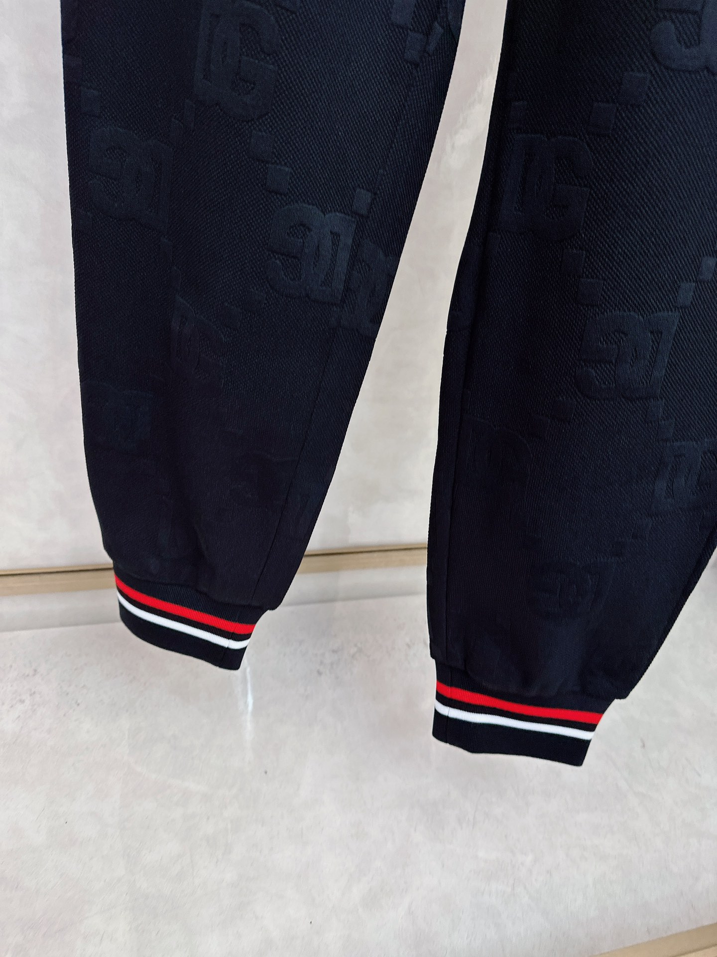 古奇 2025秋冬新款时尚休闲套装 品牌经典LOGO ，舒适度极好，手触感强烈。辨识度极高 定制进口面料