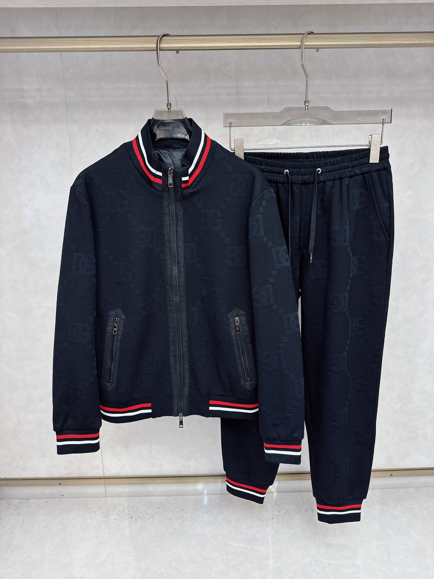 古奇 2025秋冬新款时尚休闲套装 品牌经典LOGO ，舒适度极好，手触感强烈。辨识度极高 定制进口面料