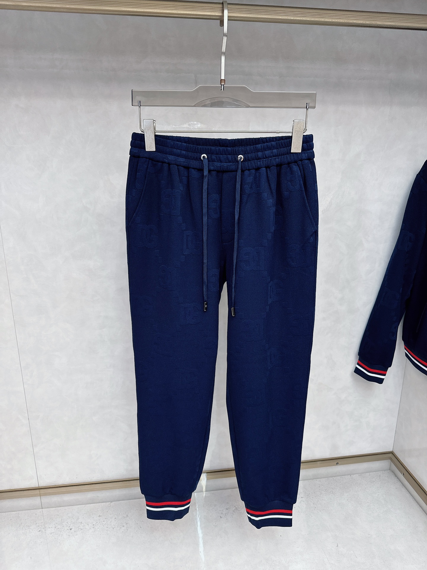 古奇 2025秋冬新款时尚休闲套装 品牌经典LOGO ，舒适度极好，手触感强烈。辨识度极高 定制进口面料