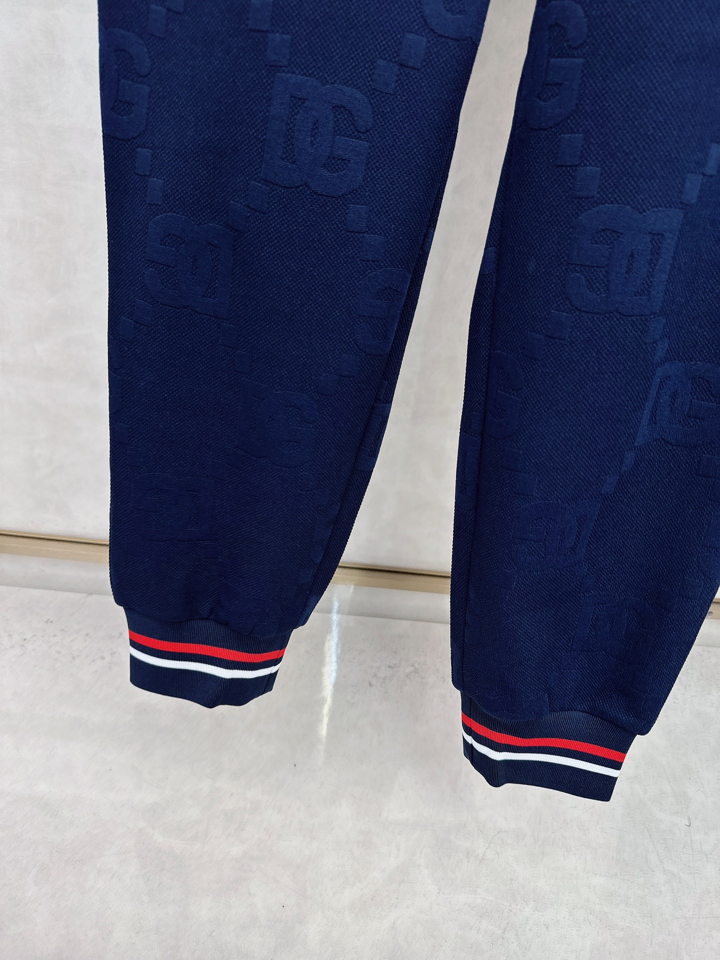 古奇 2025秋冬新款时尚休闲套装 品牌经典LOGO ，舒适度极好，手触感强烈。辨识度极高 定制进口面料