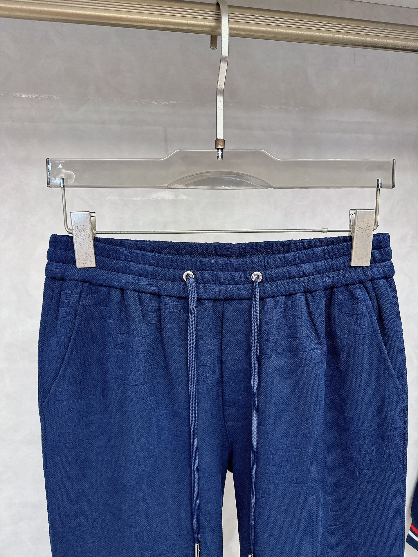 古奇 2025秋冬新款时尚休闲套装 品牌经典LOGO ，舒适度极好，手触感强烈。辨识度极高 定制进口面料