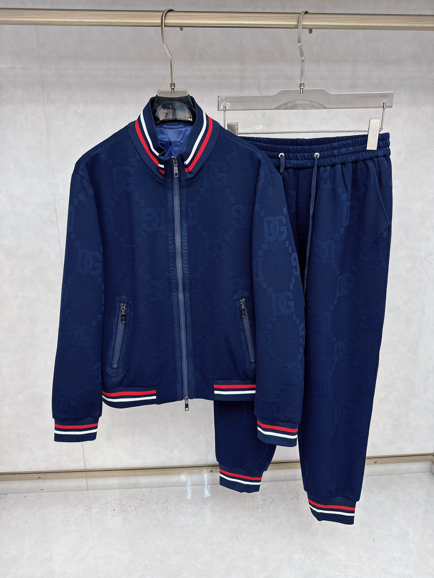 古奇 2025秋冬新款时尚休闲套装 品牌经典LOGO ，舒适度极好，手触感强烈。辨识度极高 定制进口面料