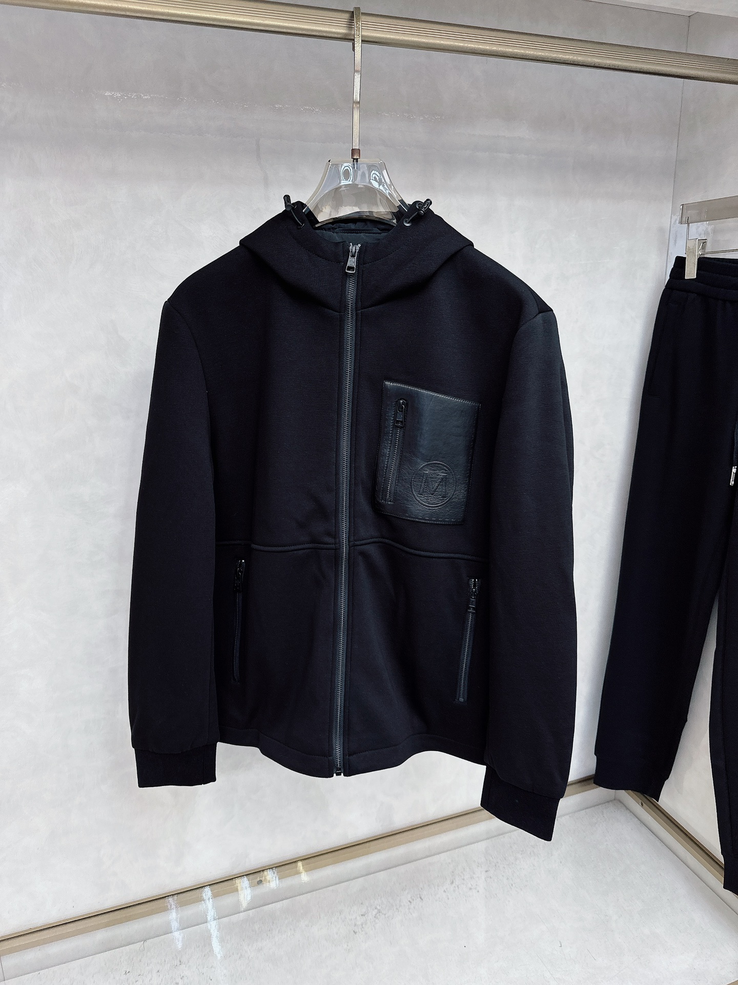 😊 2025秋冬新款时尚休闲套装 品牌经典LOGO ，舒适度极好，手触感强烈。辨识度极高 定制进口面料 