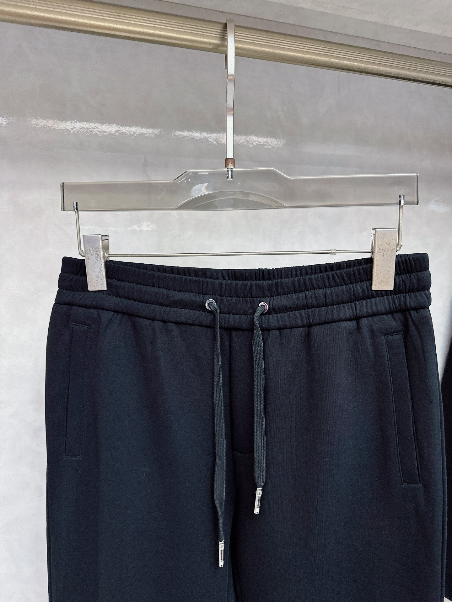 😊 2025秋冬新款时尚休闲套装 品牌经典LOGO ，舒适度极好，手触感强烈。辨识度极高 定制进口面料 