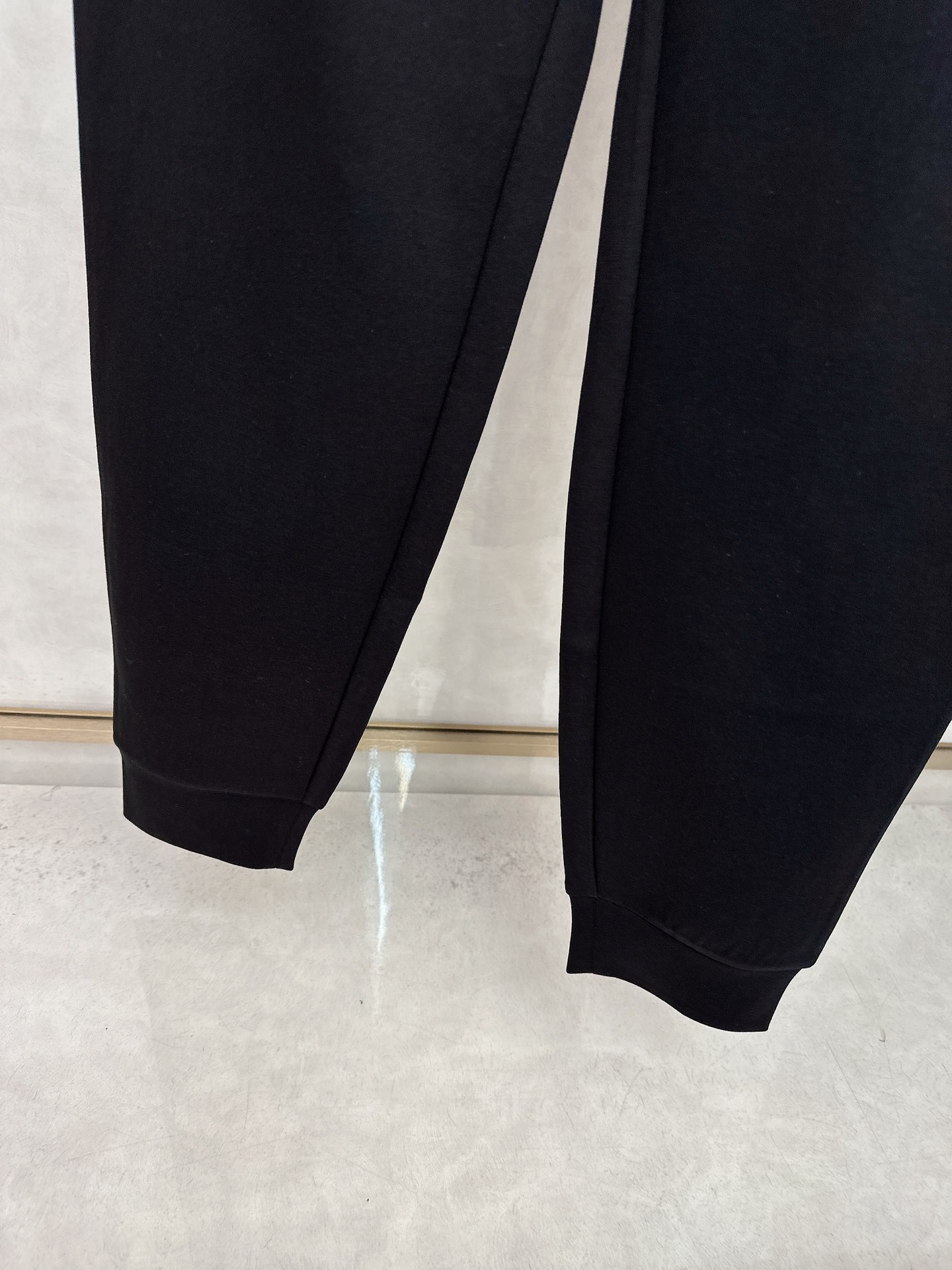 普拉达 2025秋冬新款时尚休闲套装 品牌经典LOGO ，舒适度极好，手触感强烈。辨识度极高 定制进口面