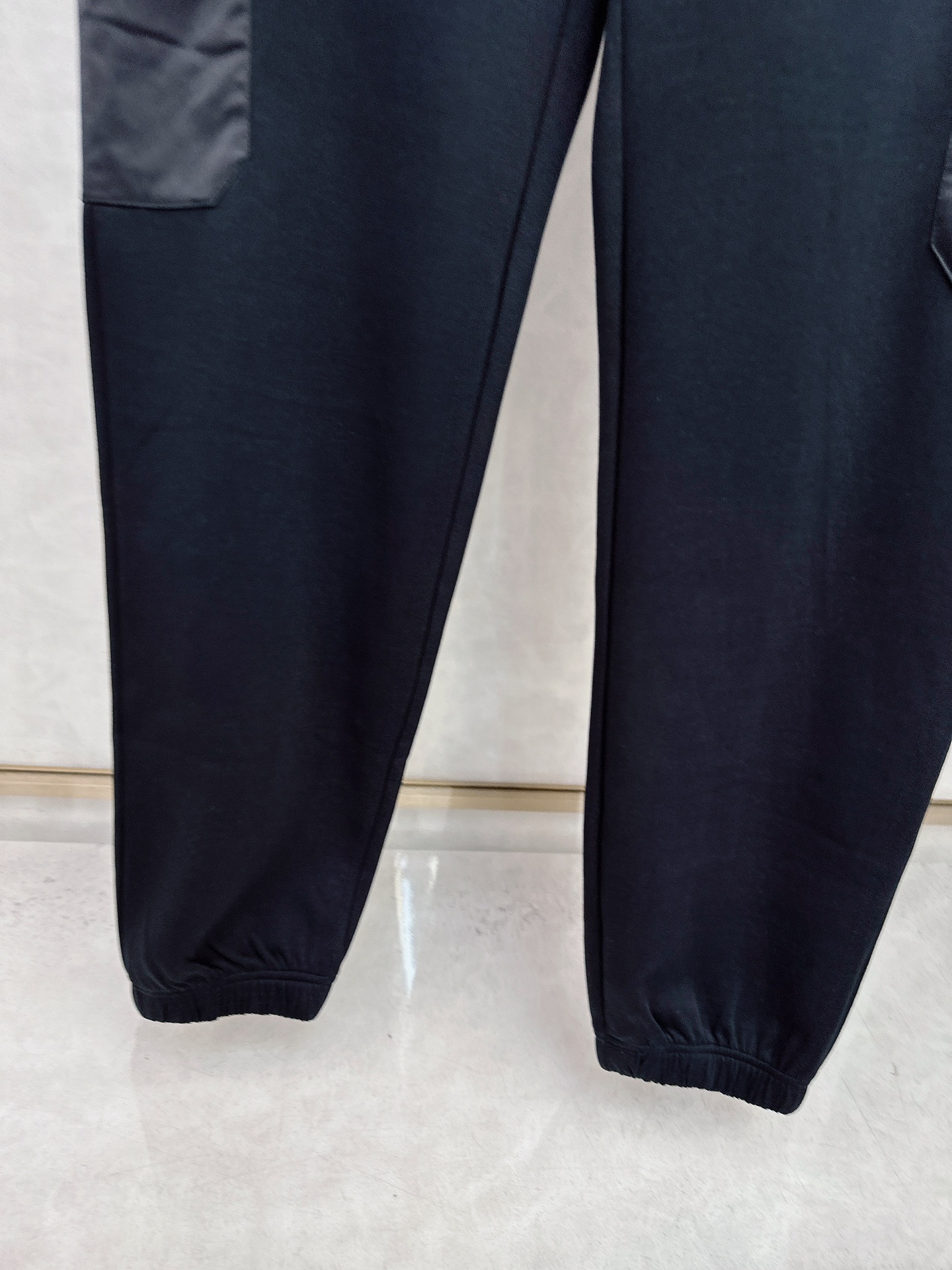 普拉达 2025秋冬新款时尚休闲套装 品牌经典LOGO ，舒适度极好，手触感强烈。辨识度极高 定制进口面