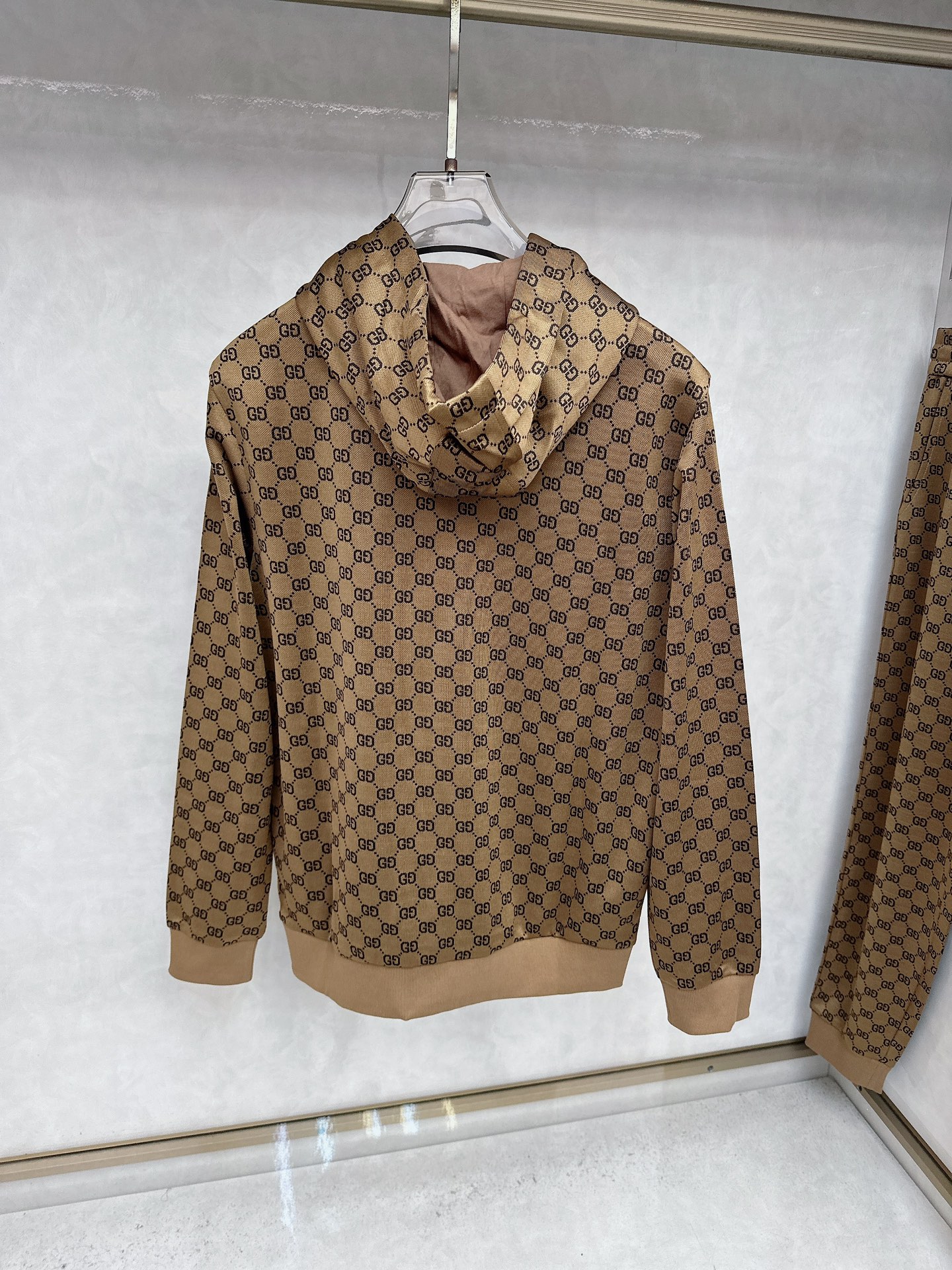 古奇 2025秋冬新款时尚休闲套装 品牌经典LOGO ，舒适度极好，手触感强烈。辨识度极高 定制进口面料