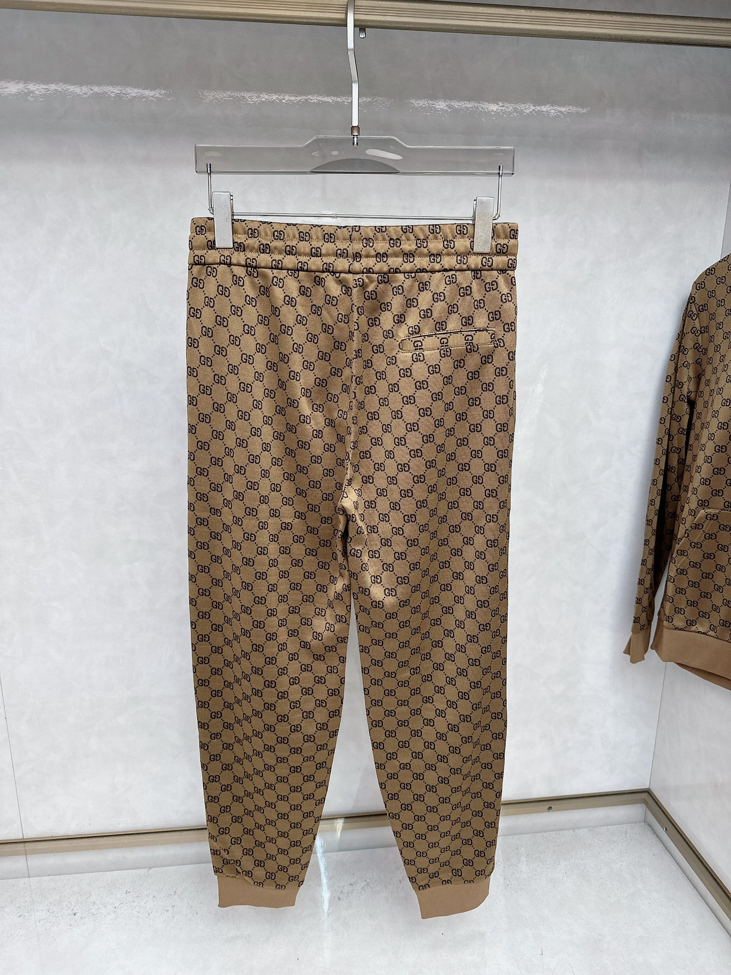 古奇 2025秋冬新款时尚休闲套装 品牌经典LOGO ，舒适度极好，手触感强烈。辨识度极高 定制进口面料