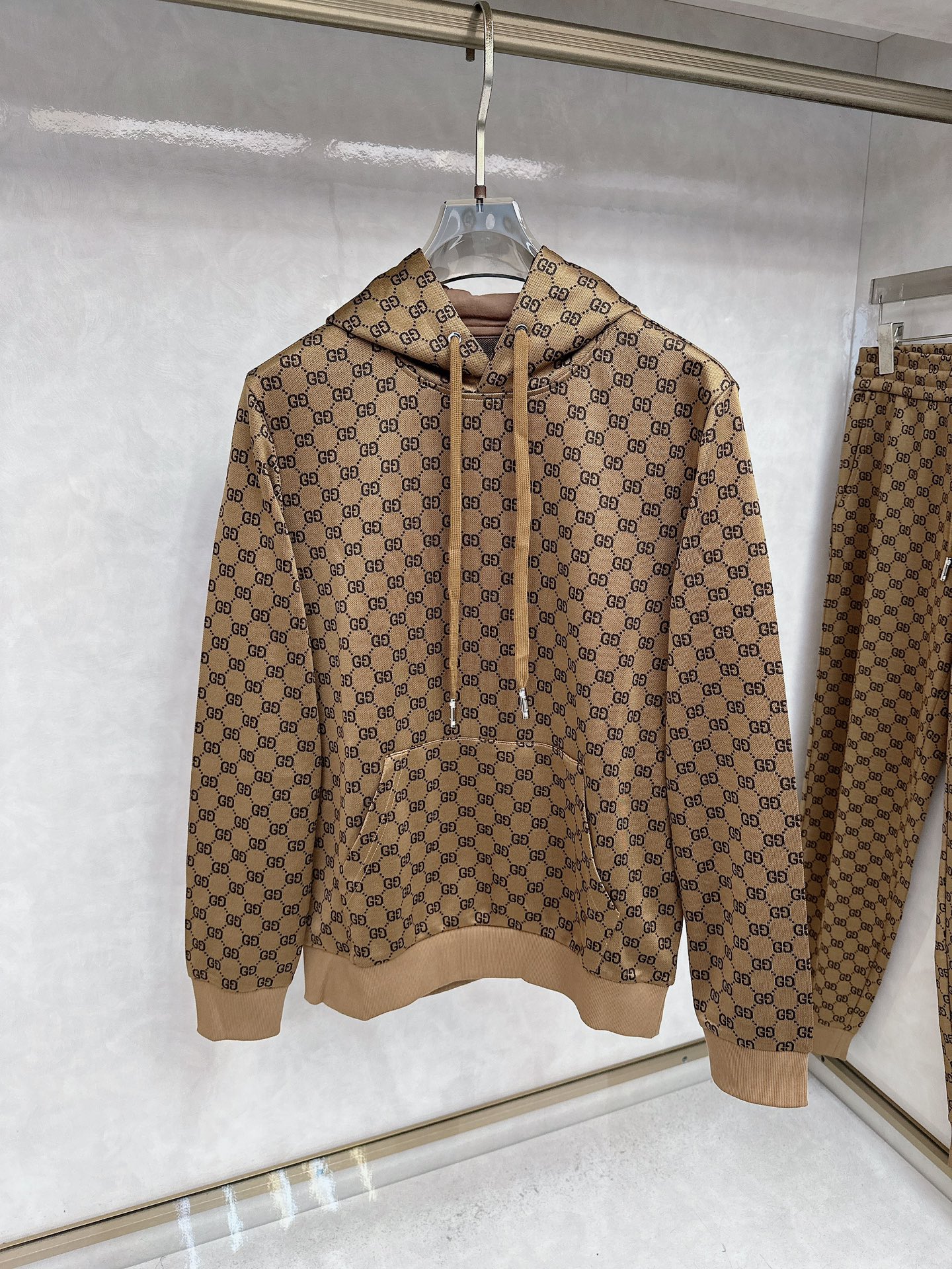 古奇 2025秋冬新款时尚休闲套装 品牌经典LOGO ，舒适度极好，手触感强烈。辨识度极高 定制进口面料