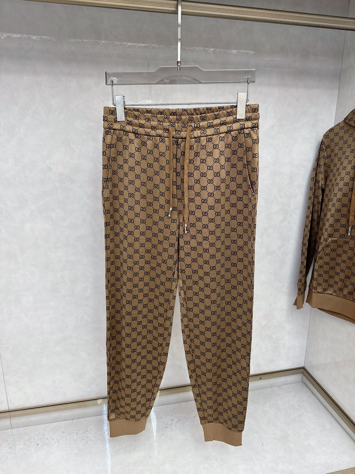 古奇 2025秋冬新款时尚休闲套装 品牌经典LOGO ，舒适度极好，手触感强烈。辨识度极高 定制进口面料