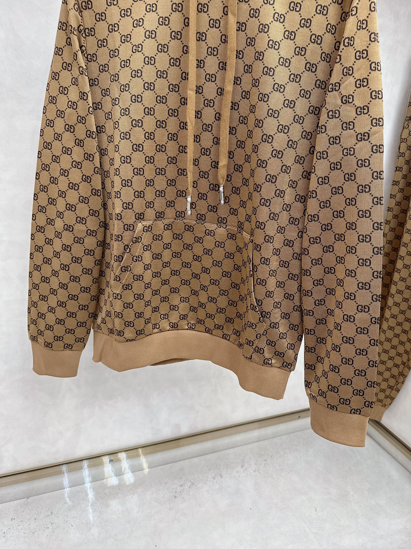 古奇 2025秋冬新款时尚休闲套装 品牌经典LOGO ，舒适度极好，手触感强烈。辨识度极高 定制进口面料