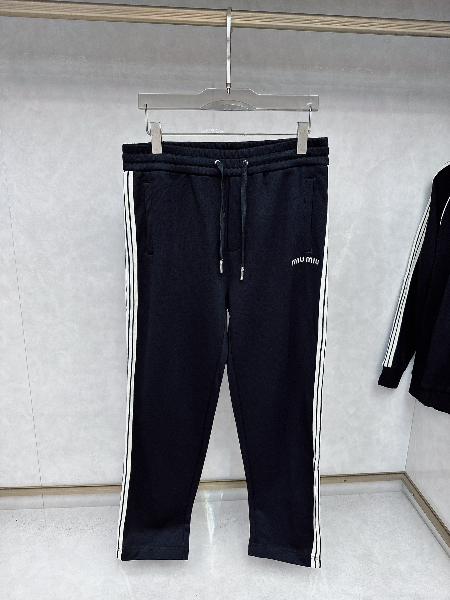 😊 2025秋冬新款时尚休闲套装 品牌经典LOGO ，舒适度极好，手触感强烈。辨识度极高 定制进口面料 