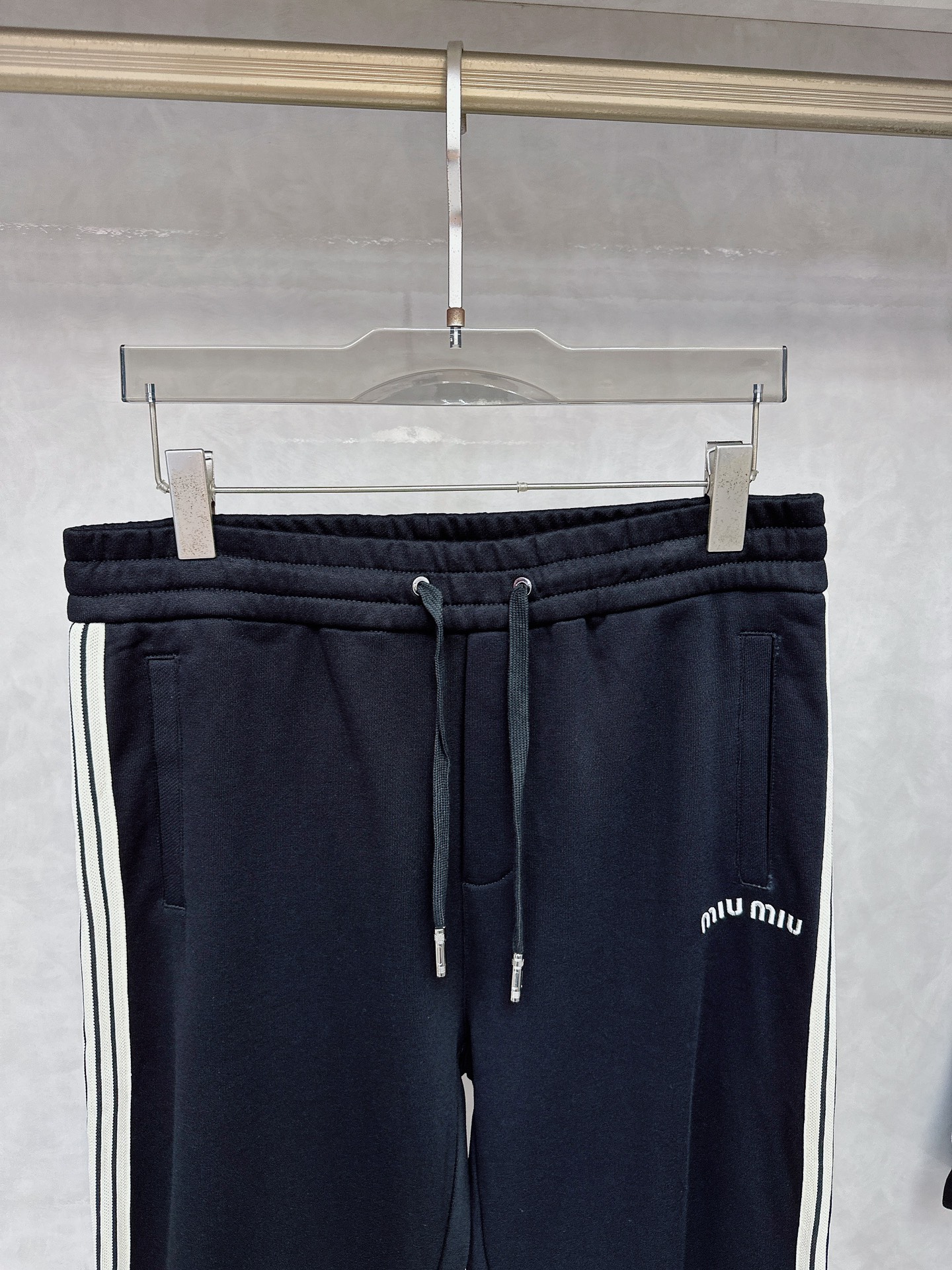 😊 2025秋冬新款时尚休闲套装 品牌经典LOGO ，舒适度极好，手触感强烈。辨识度极高 定制进口面料 