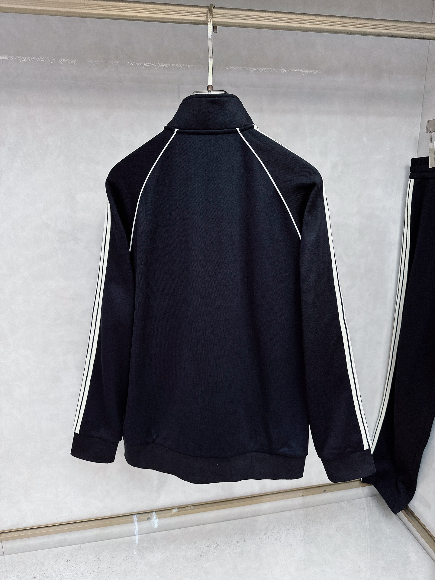 😊 2025秋冬新款时尚休闲套装 品牌经典LOGO ，舒适度极好，手触感强烈。辨识度极高 定制进口面料 