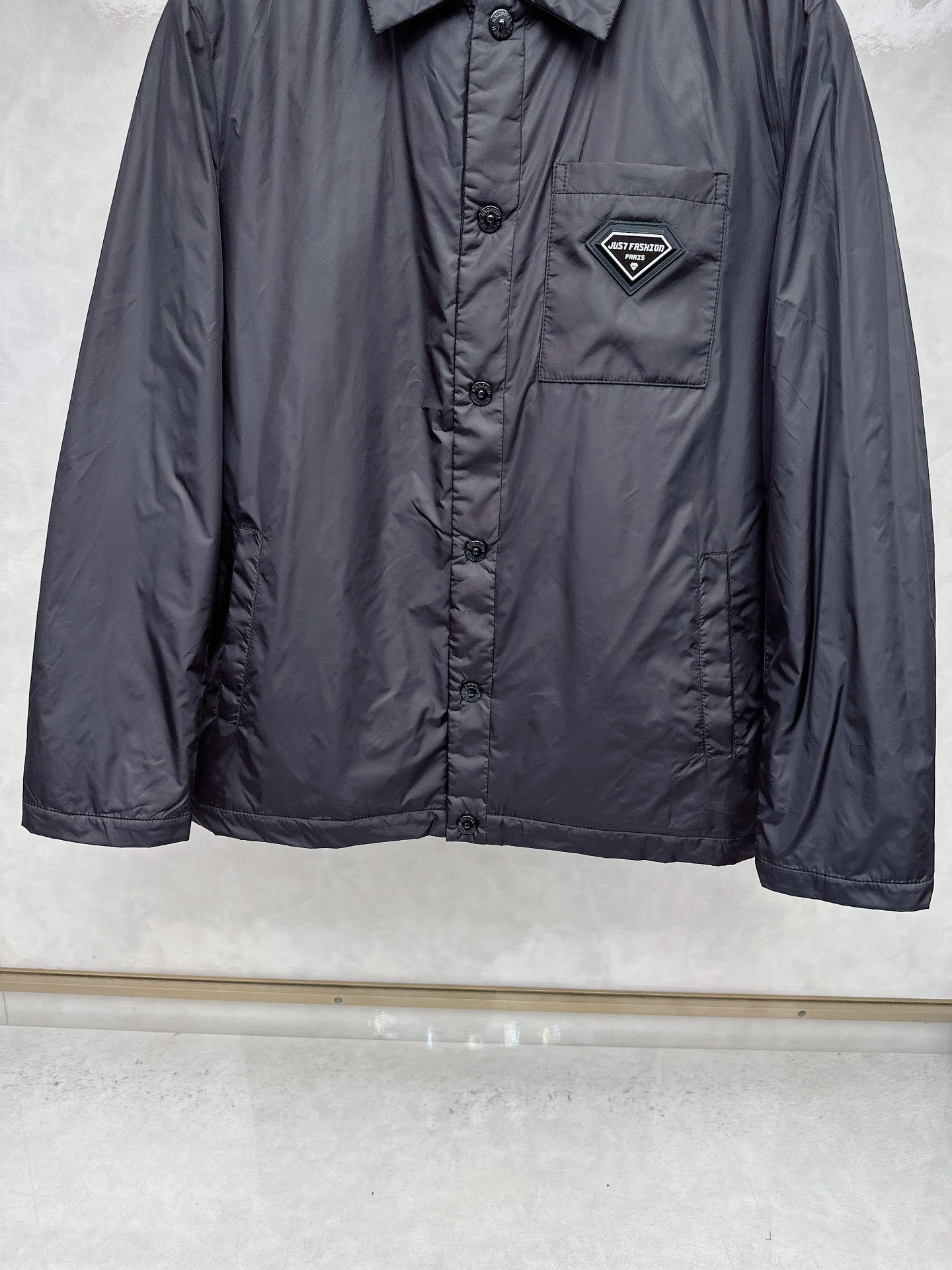 🛒PRA*DA 普拉达 新款夹克外套，新品发售！黑色蓝色高级百搭实用主义不哗众取宠！港澳台地区限定款！！