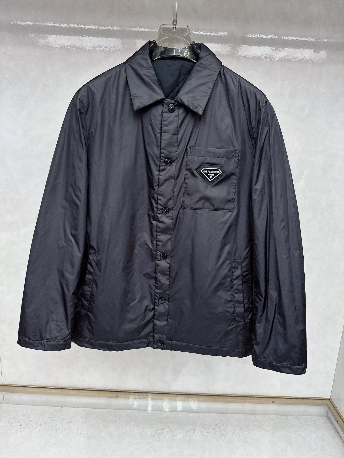 🛒PRA*DA 普拉达 新款夹克外套，新品发售！黑色蓝色高级百搭实用主义不哗众取宠！港澳台地区限定款！！