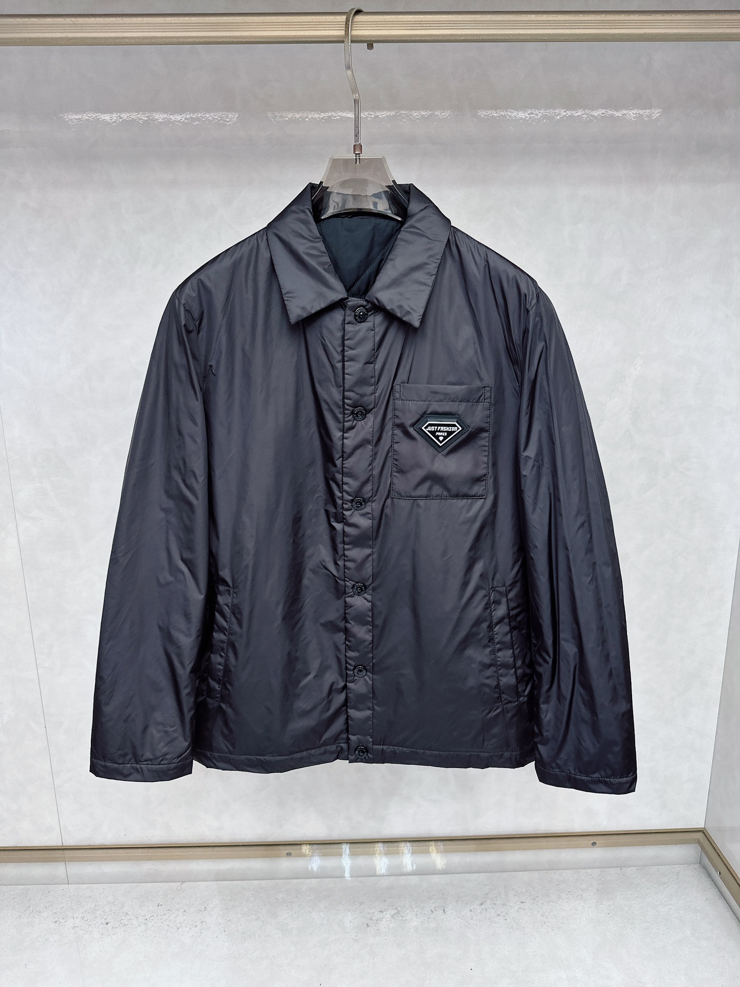 🛒PRA*DA 普拉达 新款夹克外套，新品发售！黑色蓝色高级百搭实用主义不哗众取宠！港澳台地区限定款！！