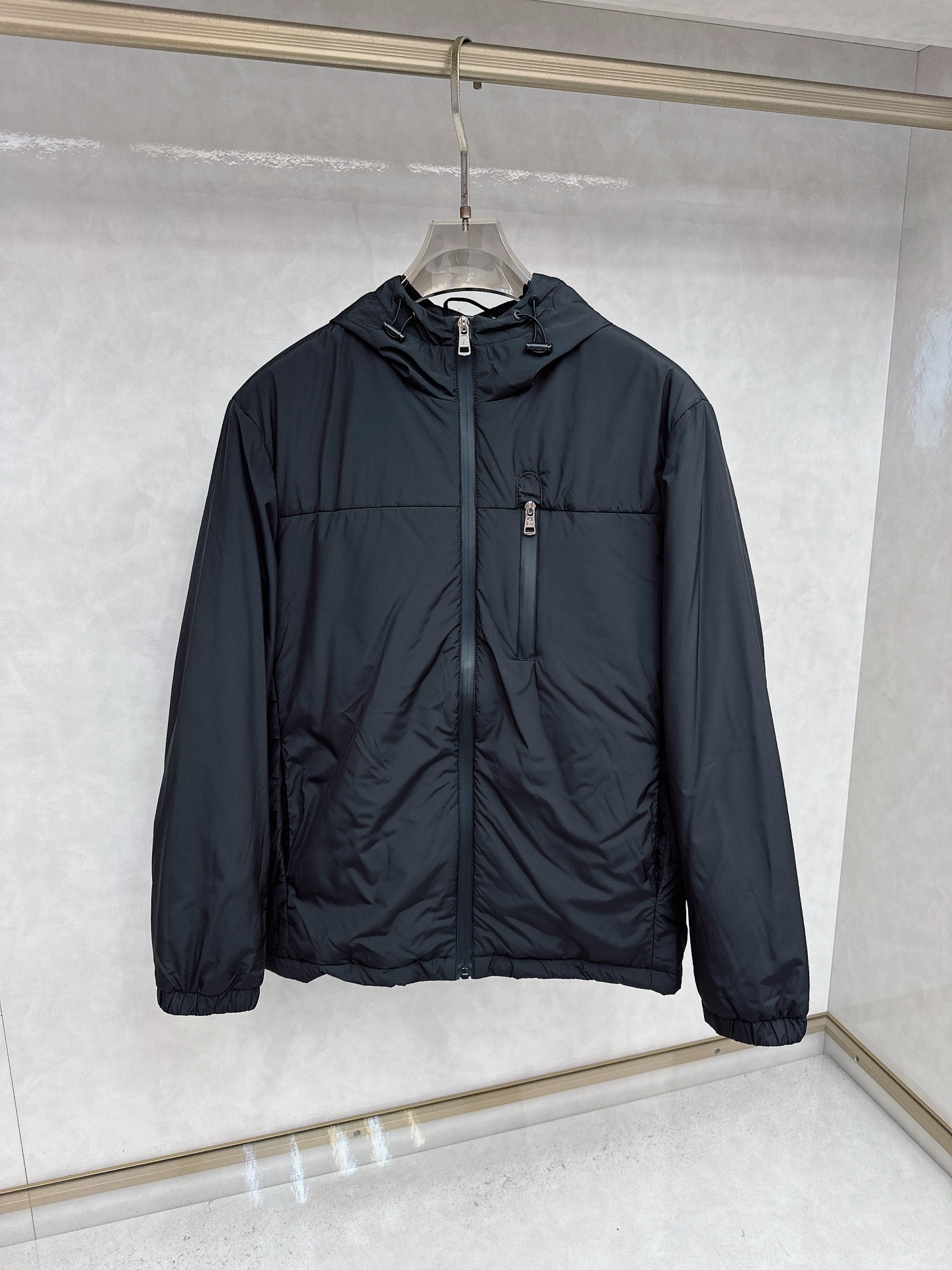 MONER 2025新品，连帽防水夹克外套，同步官网发售！原厂代工出品，该款夹克外层超柔聚酯纤维防风防水