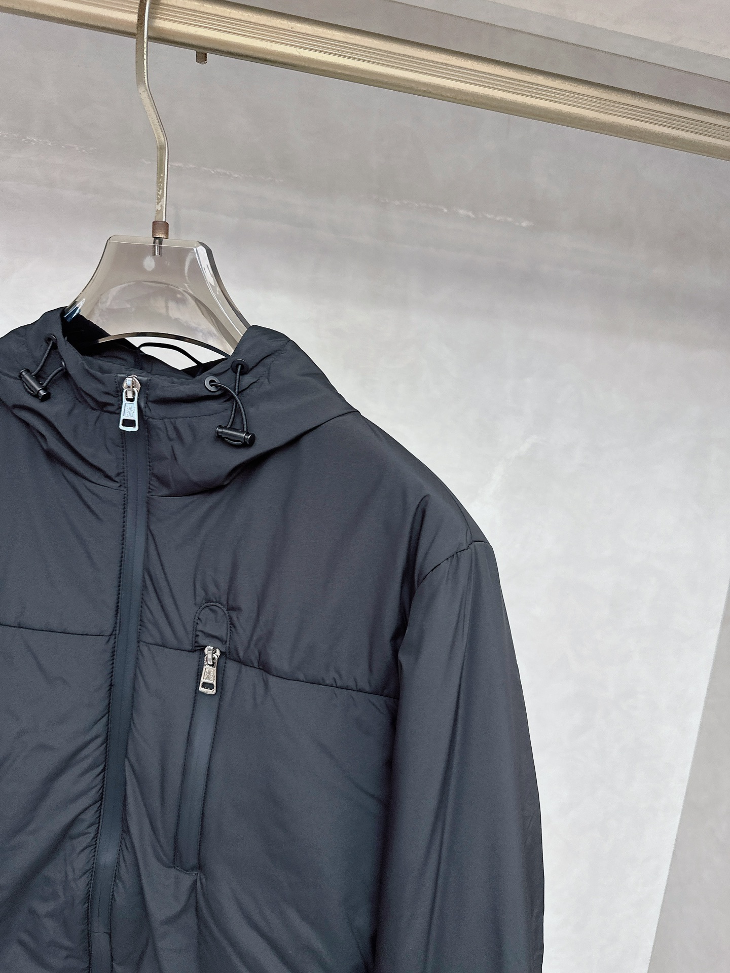 MONER 2025新品，连帽防水夹克外套，同步官网发售！原厂代工出品，该款夹克外层超柔聚酯纤维防风防水