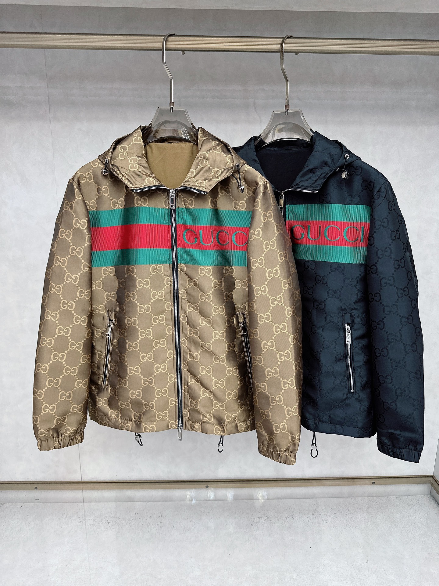 Gucci 古驰 2025FW秋冬新品 防水夹克连帽外套，贸易公司渠道稀出，原厂代工出品。该款夹克外层超