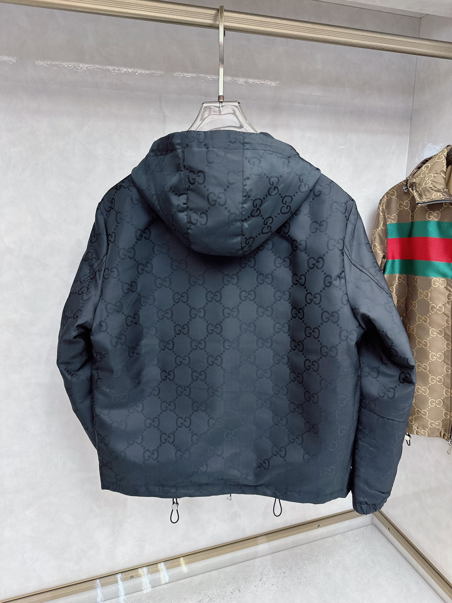 Gucci 古驰 2025FW秋冬新品 防水夹克连帽外套，贸易公司渠道稀出，原厂代工出品。该款夹克外层超