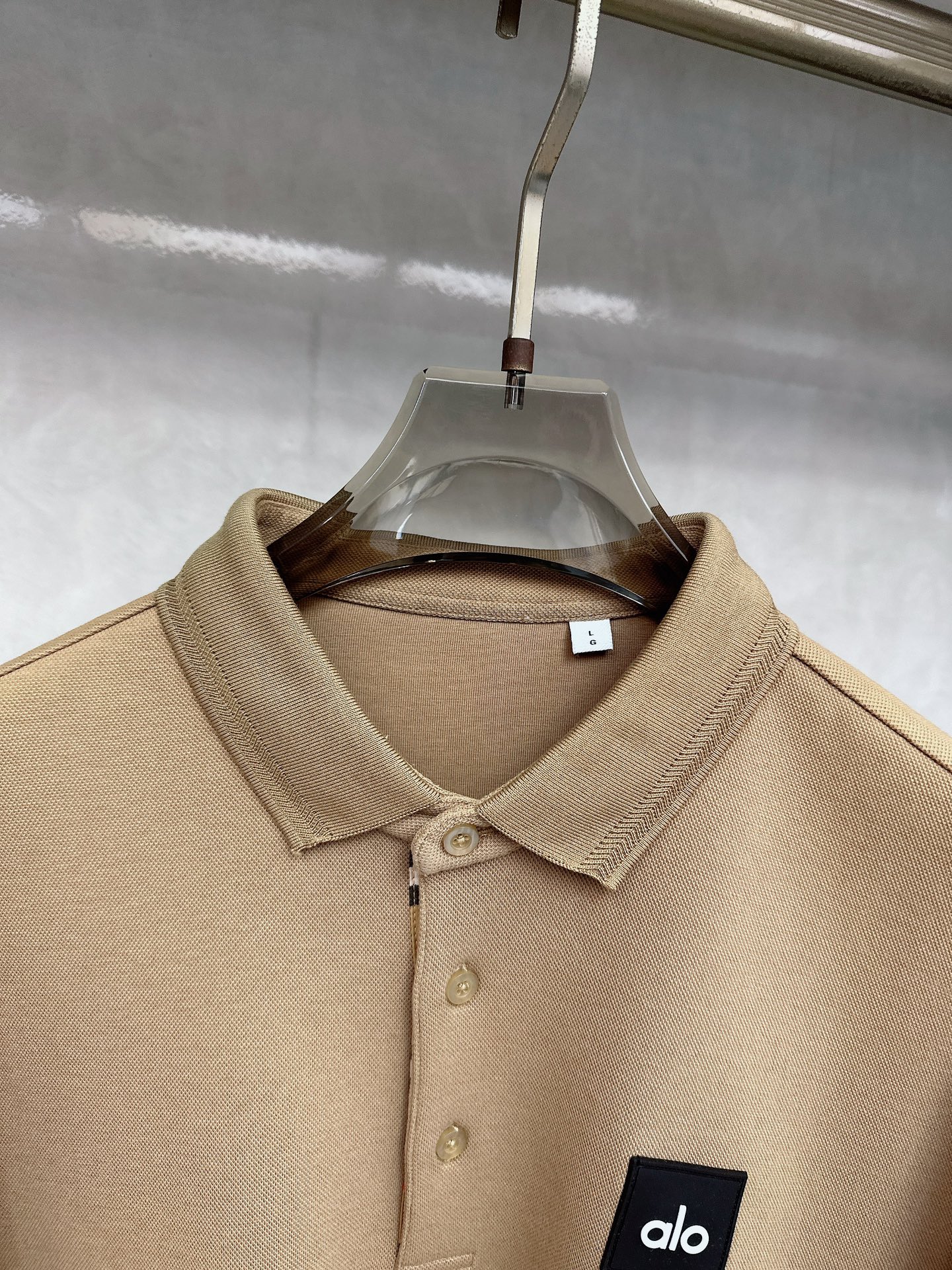 alo 2025春夏新款首发最新款翻领Polo短袖 高端订制 设计前卫时尚！品牌logo重工艺设计 高端