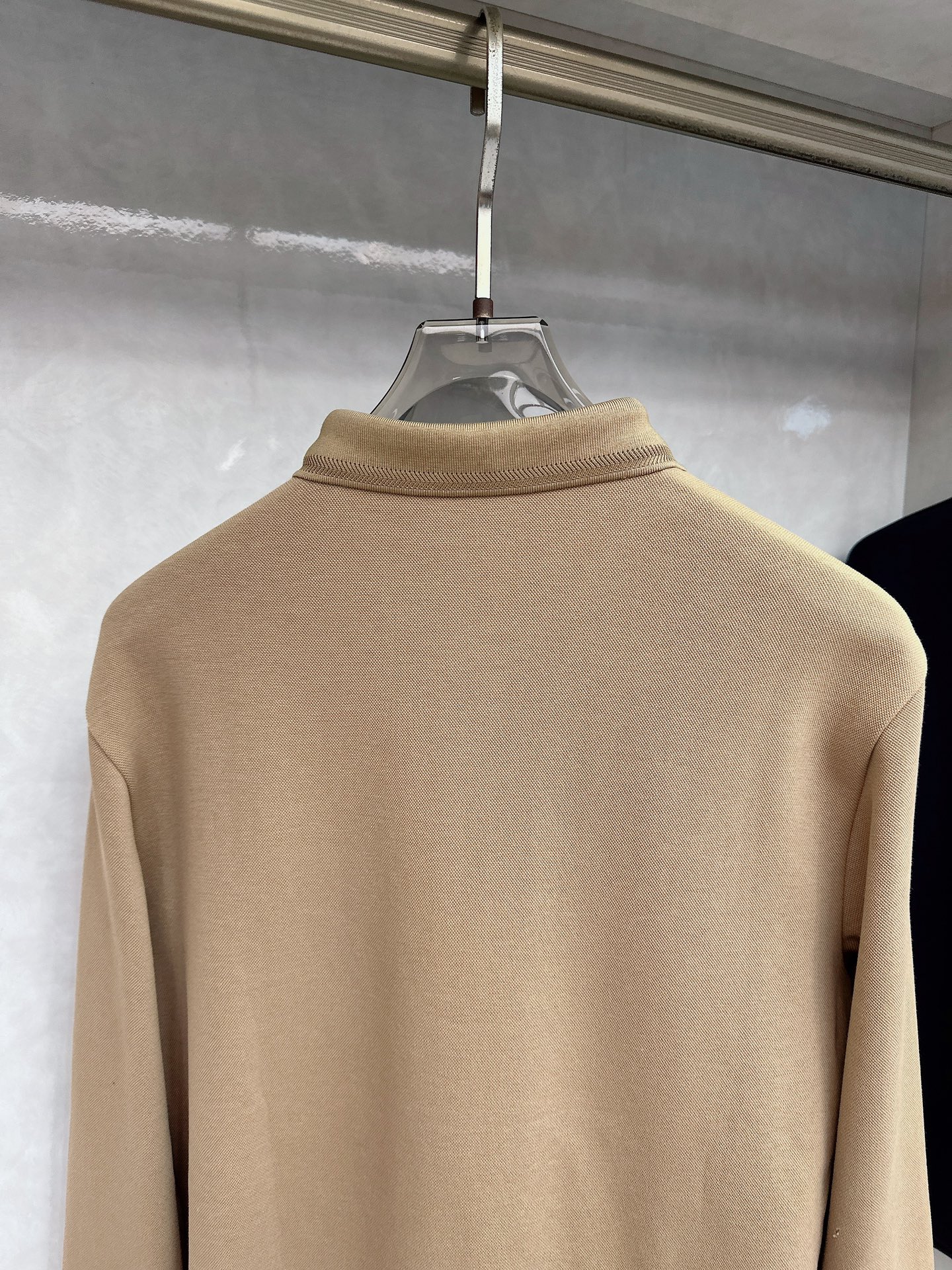 alo 2025春夏新款首发最新款翻领Polo短袖 高端订制 设计前卫时尚！品牌logo重工艺设计 高端