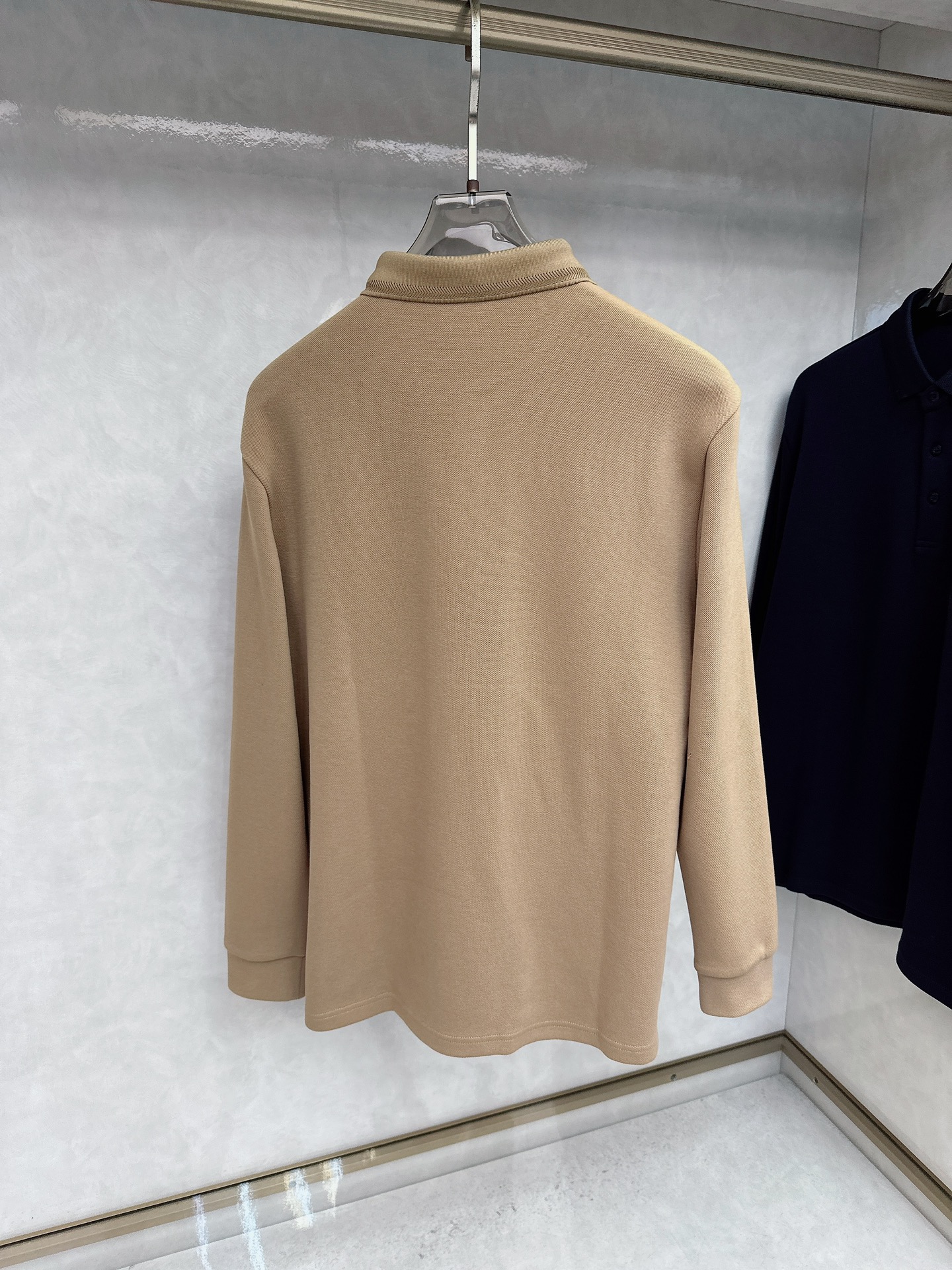 alo 2025春夏新款首发最新款翻领Polo短袖 高端订制 设计前卫时尚！品牌logo重工艺设计 高端