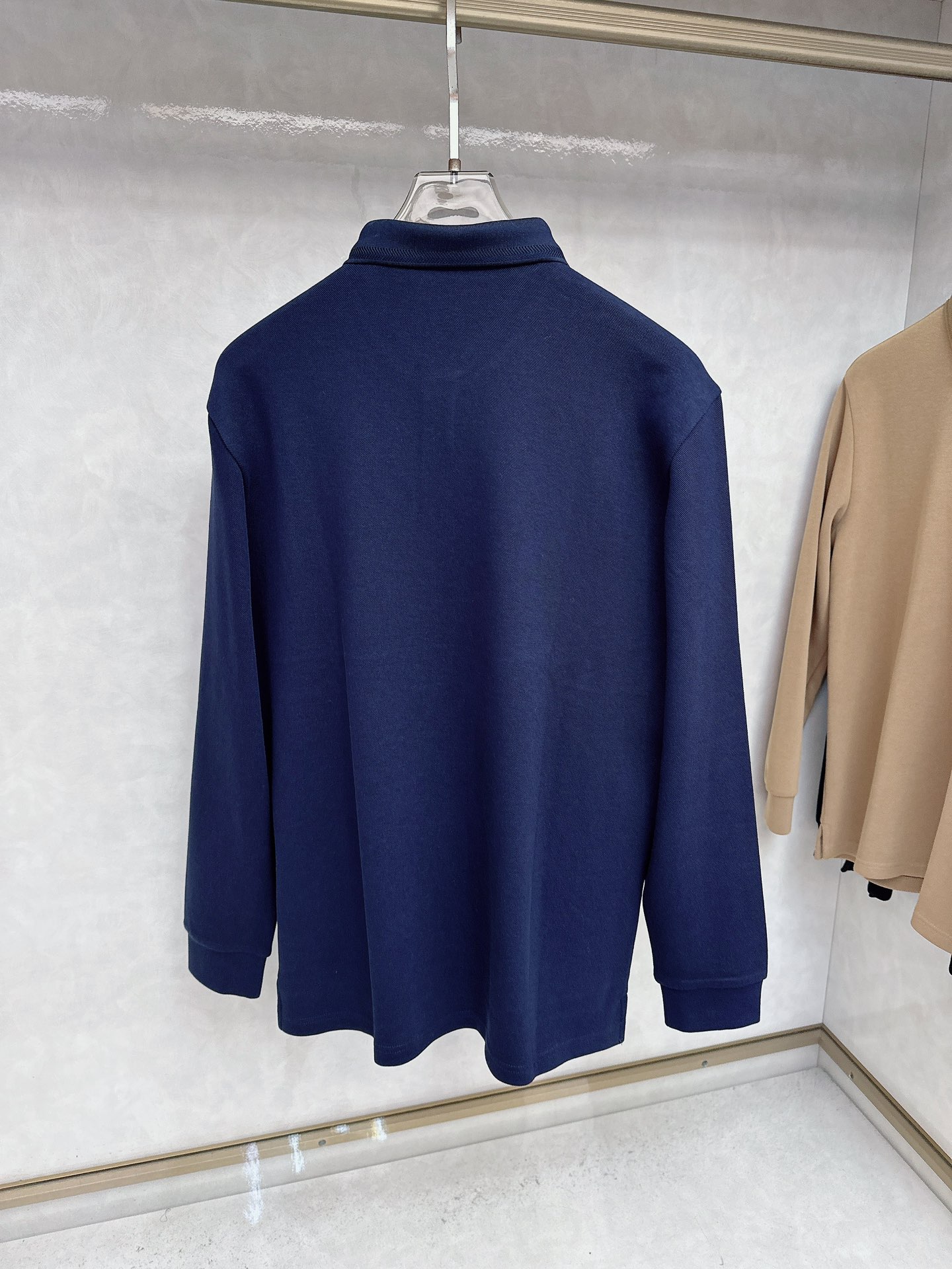 alo 2025春夏新款首发最新款翻领Polo短袖 高端订制 设计前卫时尚！品牌logo重工艺设计 高端