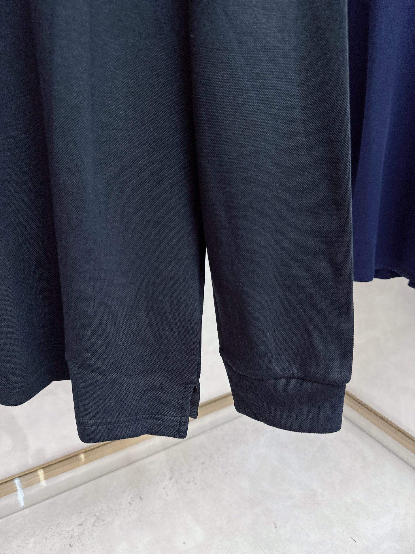 alo 2025春夏新款首发最新款翻领Polo短袖 高端订制 设计前卫时尚！品牌logo重工艺设计 高端