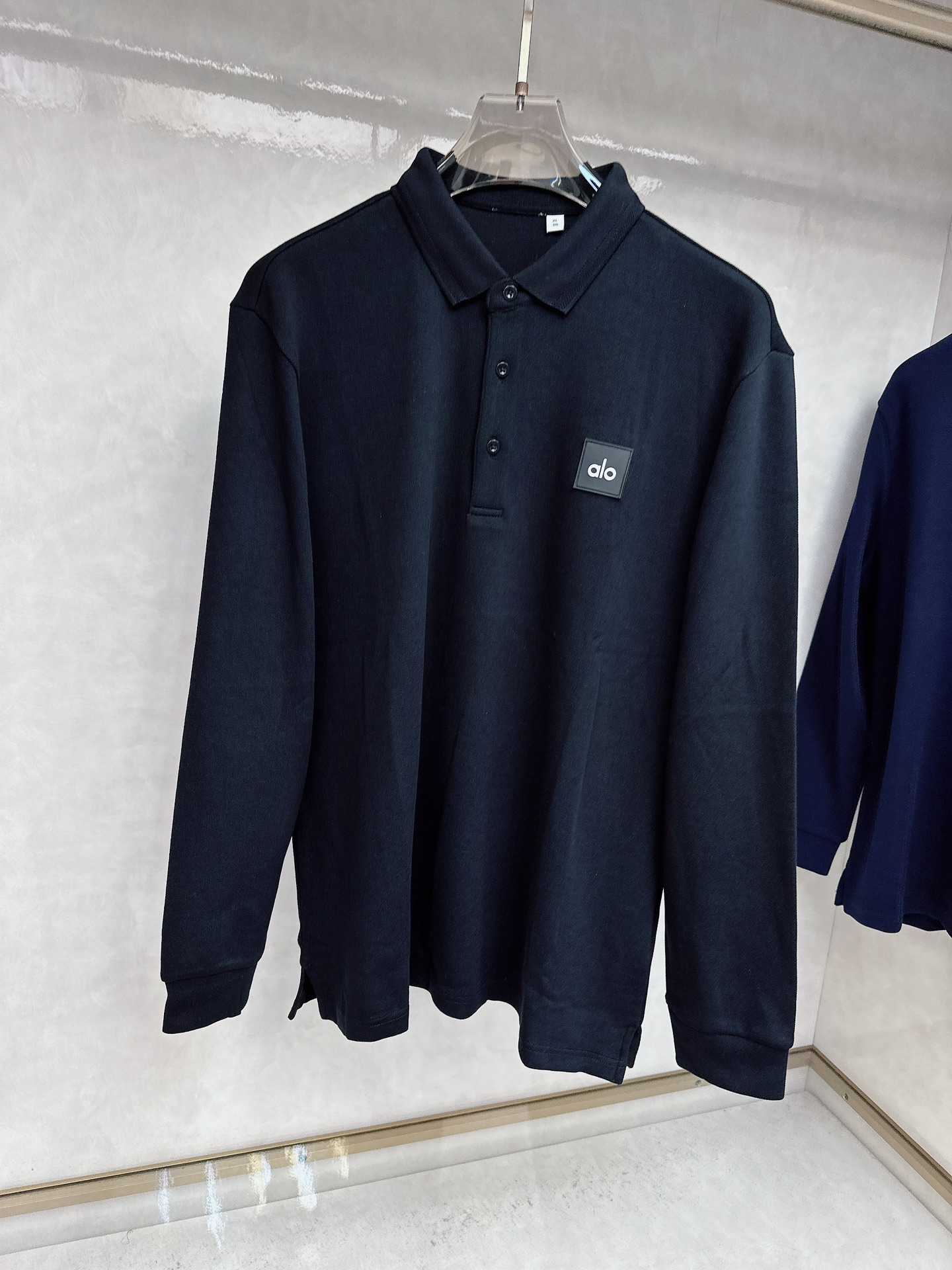 alo 2025春夏新款首发最新款翻领Polo短袖 高端订制 设计前卫时尚！品牌logo重工艺设计 高端