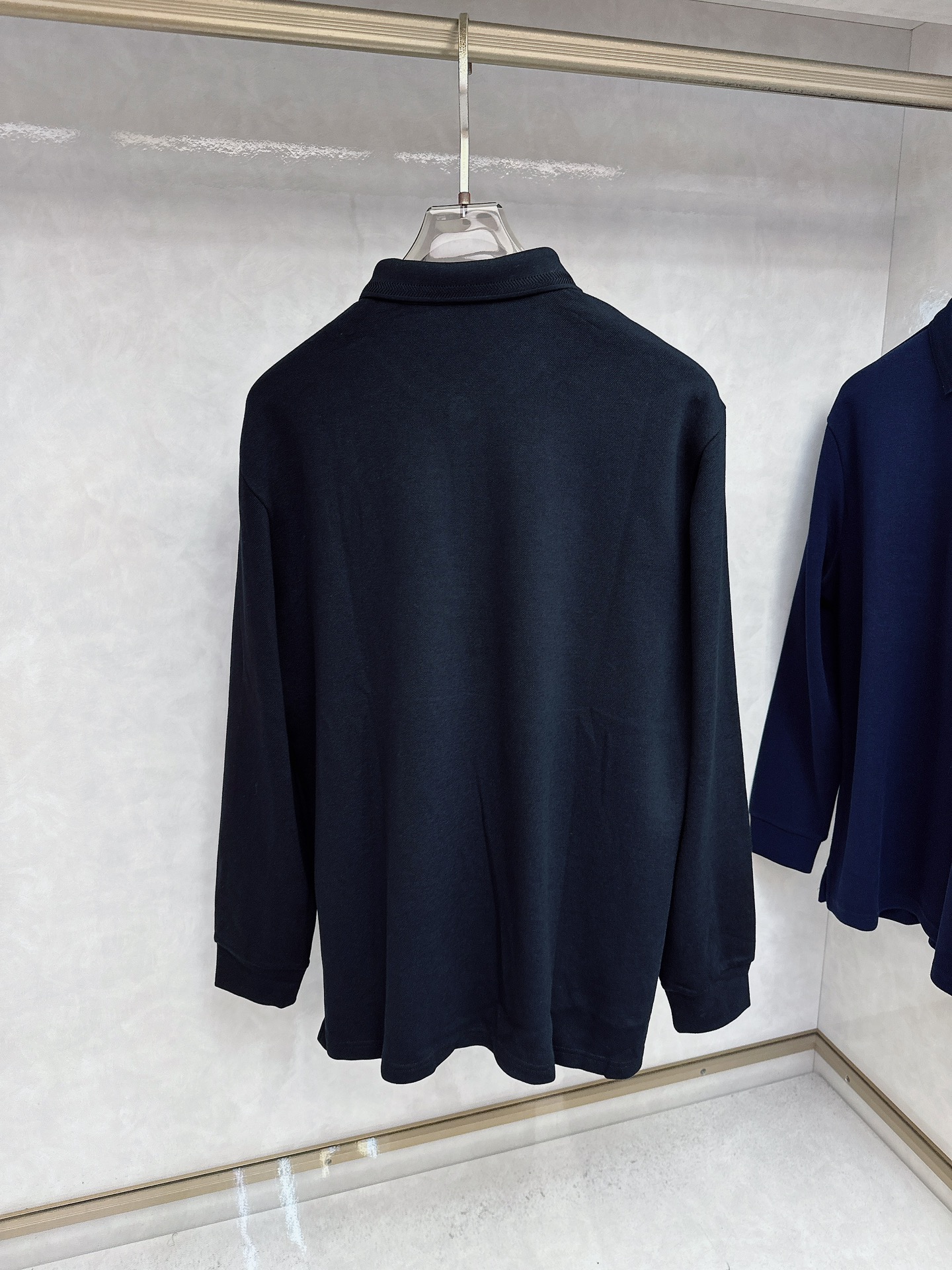 alo 2025春夏新款首发最新款翻领Polo短袖 高端订制 设计前卫时尚！品牌logo重工艺设计 高端