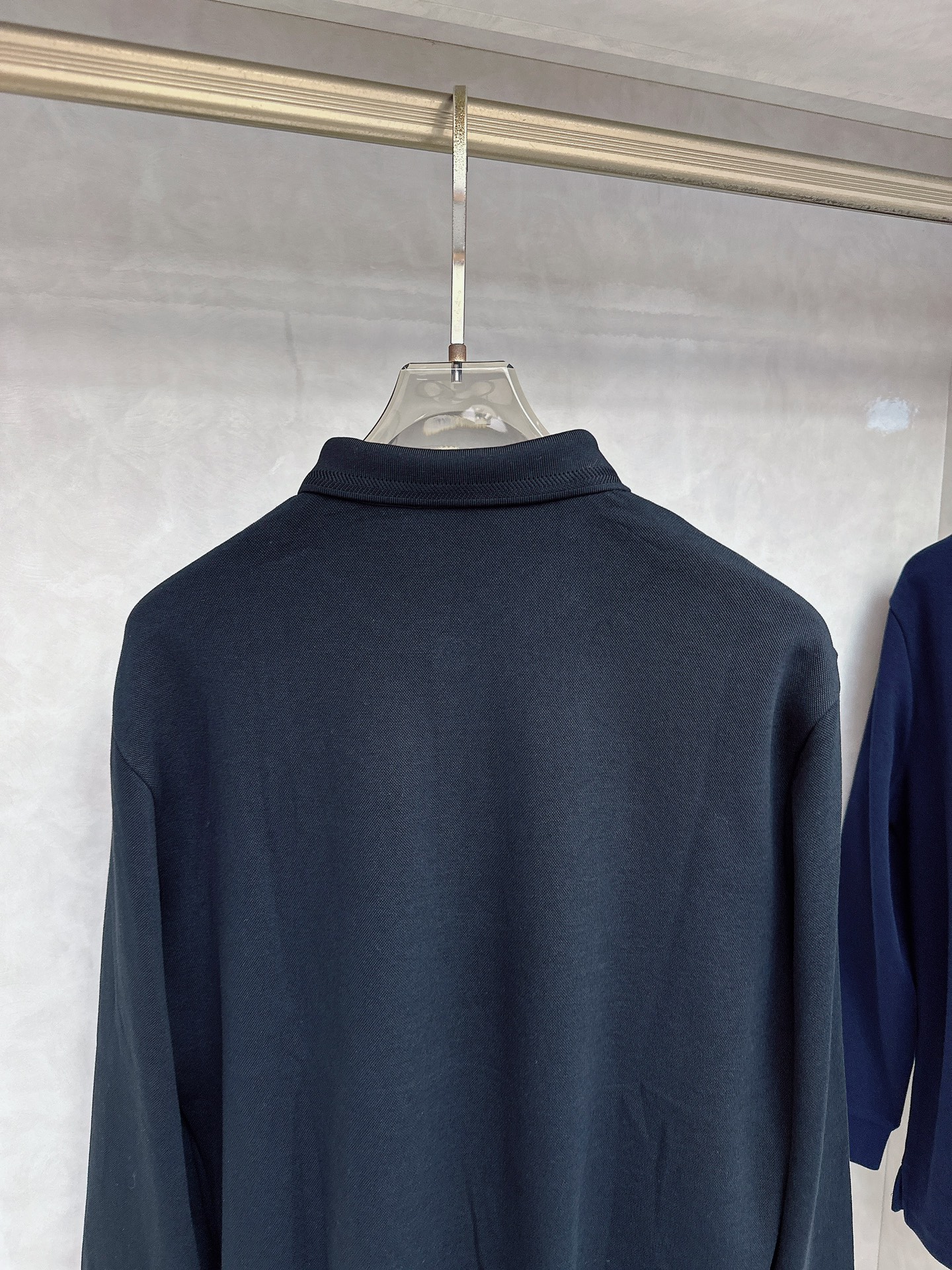 alo 2025春夏新款首发最新款翻领Polo短袖 高端订制 设计前卫时尚！品牌logo重工艺设计 高端