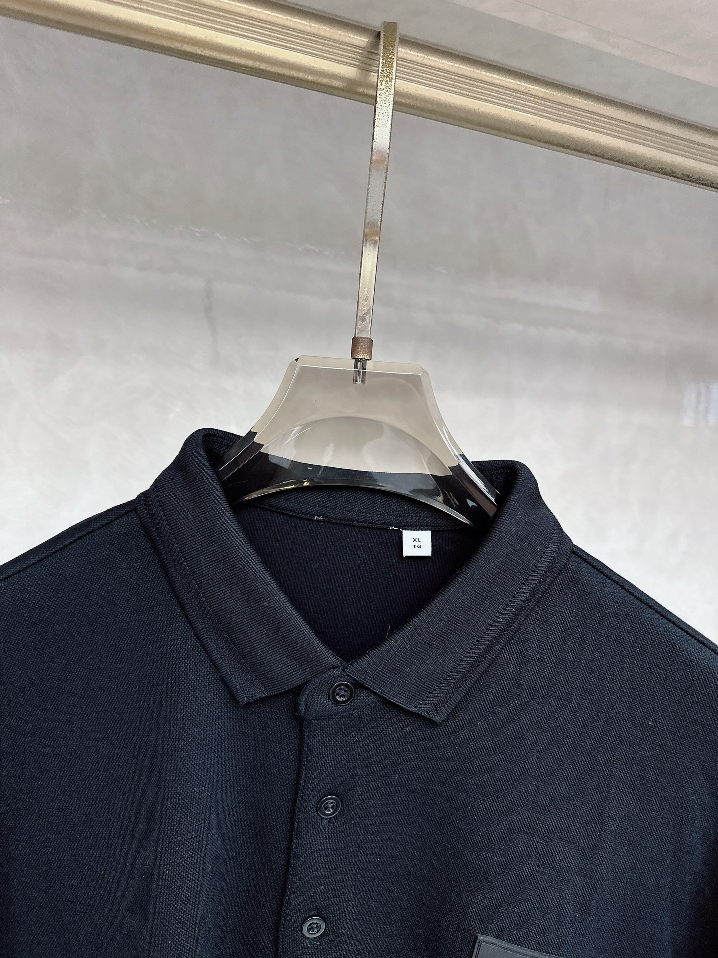 alo 2025春夏新款首发最新款翻领Polo短袖 高端订制 设计前卫时尚！品牌logo重工艺设计 高端