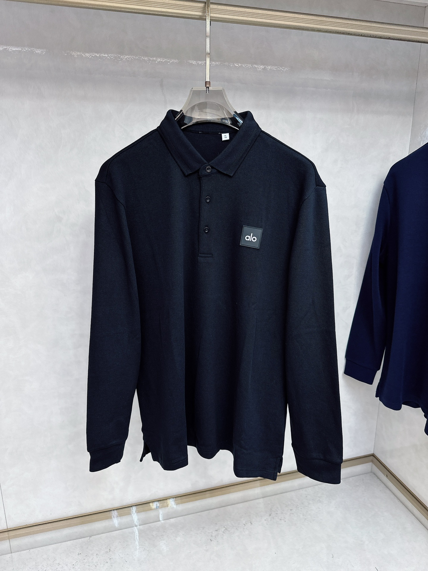 alo 2025春夏新款首发最新款翻领Polo短袖 高端订制 设计前卫时尚！品牌logo重工艺设计 高端