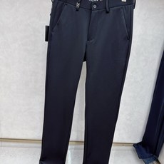 杰尼亚 2025秋冬新品男士商务休闲西裤,当柔软与挺括达成完美平衡——这条长裤以100%纯棉主料打造,从 杰尼亚 2025秋冬新品男士商务休闲西裤,当柔软与挺括达成完美平衡——这条长裤以100%纯棉主料打造,从