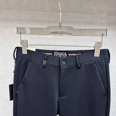 杰尼亚 2025秋冬新品男士商务休闲西裤,当柔软与挺括达成完美平衡——这条长裤以100%纯棉主料打造,从 杰尼亚 2025秋冬新品男士商务休闲西裤,当柔软与挺括达成完美平衡——这条长裤以100%纯棉主料打造,从