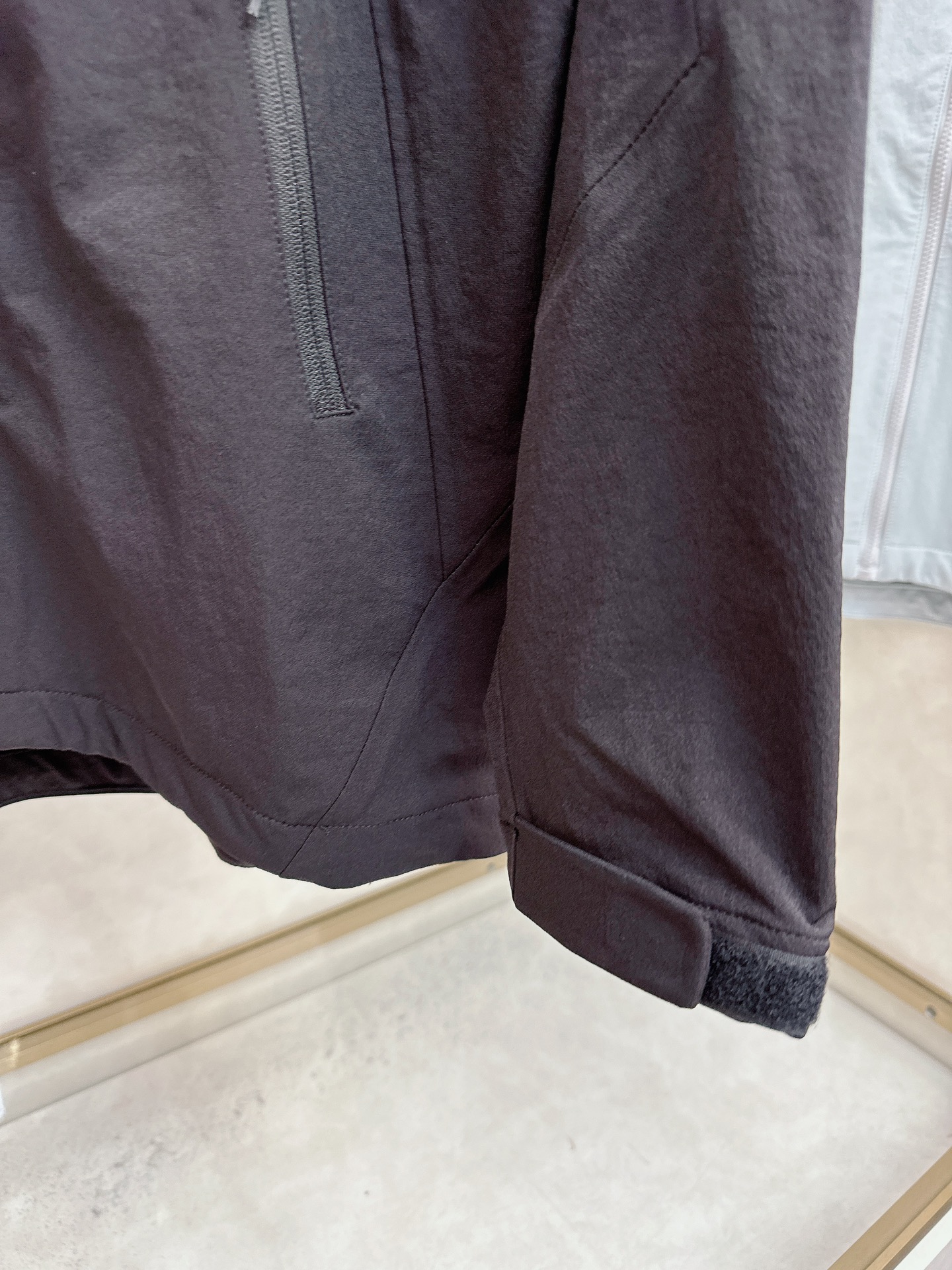 ARC’TERYX*始祖鸟 25ss新款轻薄硬壳冲锋衣百搭户外男女同款🔥采用原厂GORE-TEX科技面料