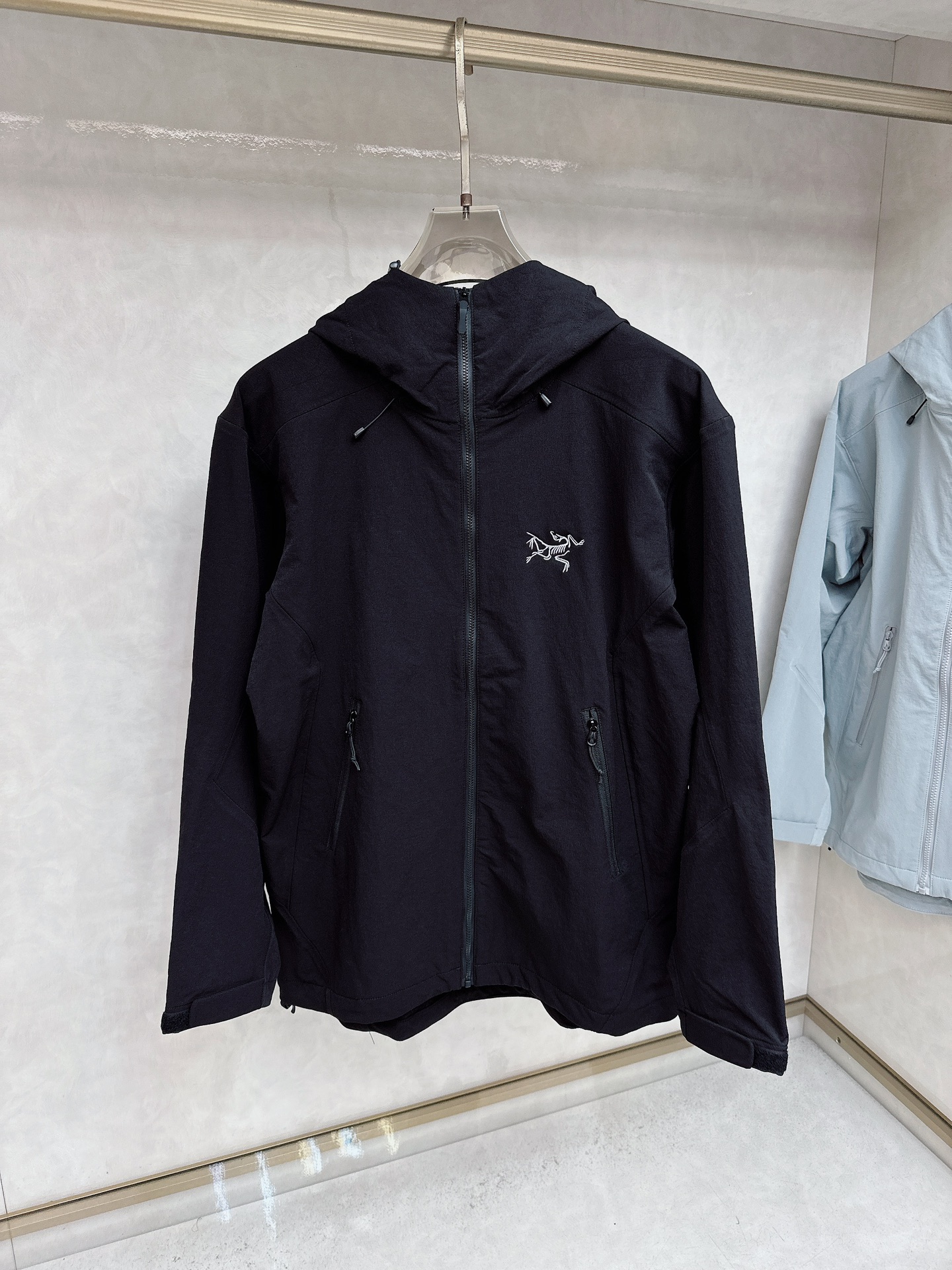 ARC’TERYX*始祖鸟 25ss新款轻薄硬壳冲锋衣百搭户外男女同款🔥采用原厂GORE-TEX科技面料
