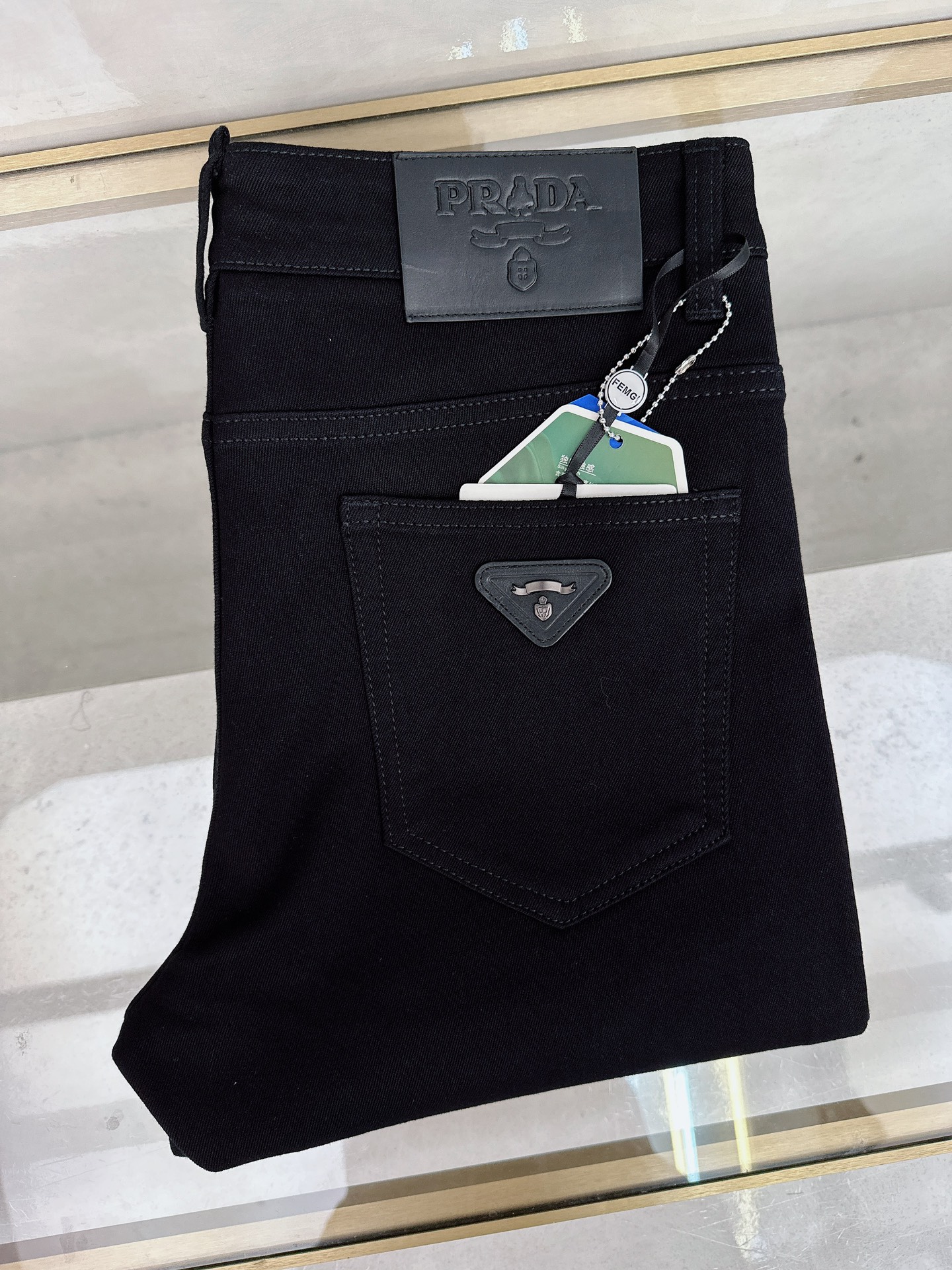 NO:548607,Prada is available for new autumn and winter, high order European denim, spot supply, high-end nylon combed cotton fabric, straight micro-luolan cow, Size: -,,prada,alexander wang19860909普拉达 秋冬上新 高订欧货牛仔 现货供应 高端锦纶精梳棉面料 直筒微阔兰牛 码数: -,,prada,alexander wang,Men's clothing